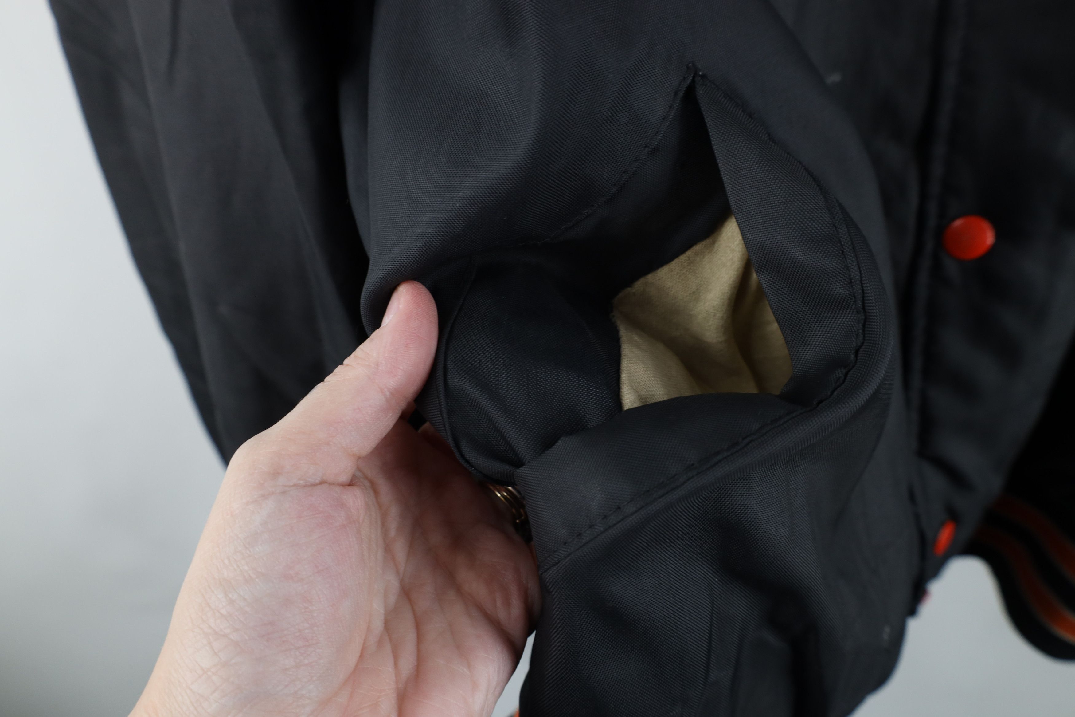 Vintage Vintage 80s 90s Streetwear Spell Out Heat Bomber Jacket USA Size US XL / EU 56 / 4 - 9 Thumbnail