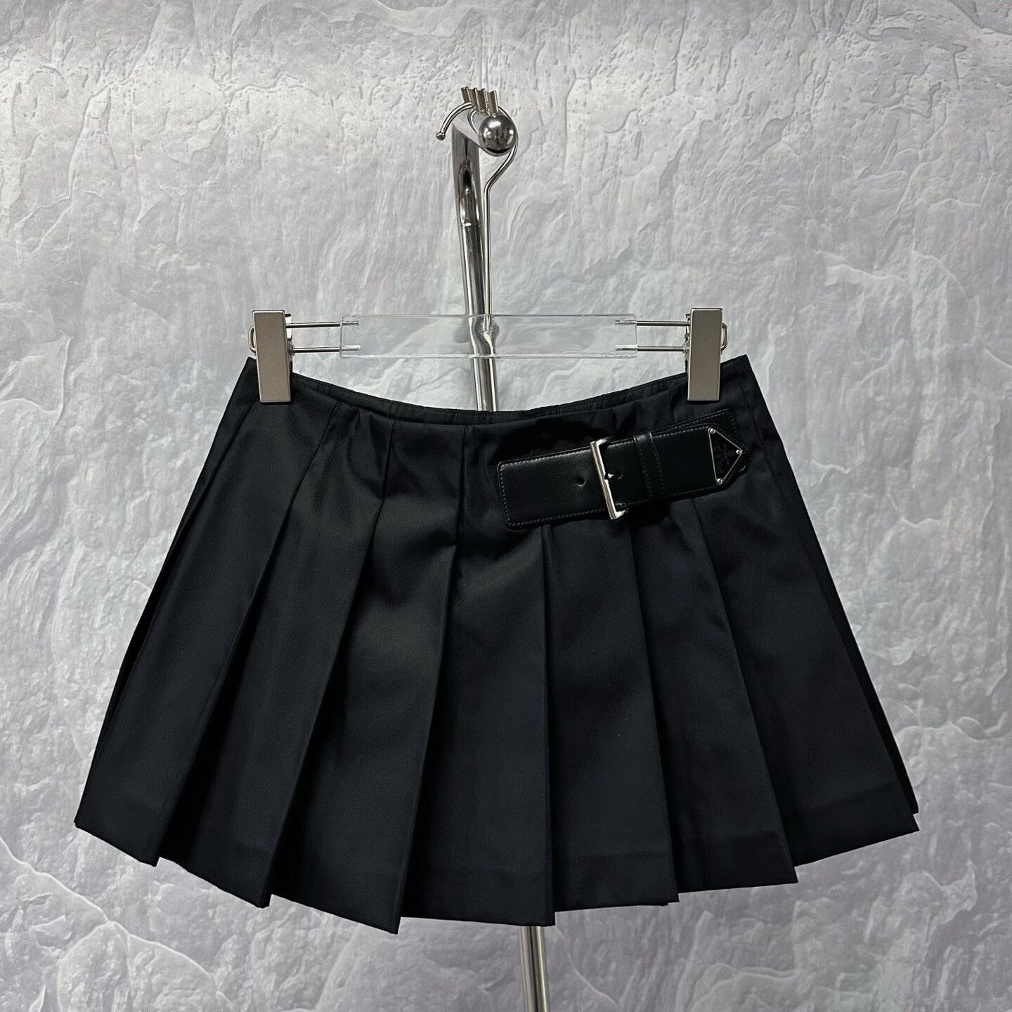 Prada prada black pleated mini skirt size 36 Size 36" / US 14 / IT 50 - 1 Thumbnail