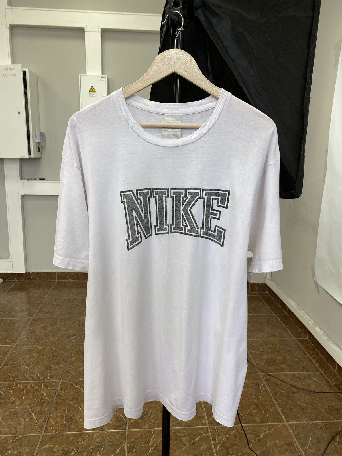 Nike Vintage 90s Nike swoosh retro t-shirt hype Size US XL / EU 56 / 4 - 1 Thumbnail