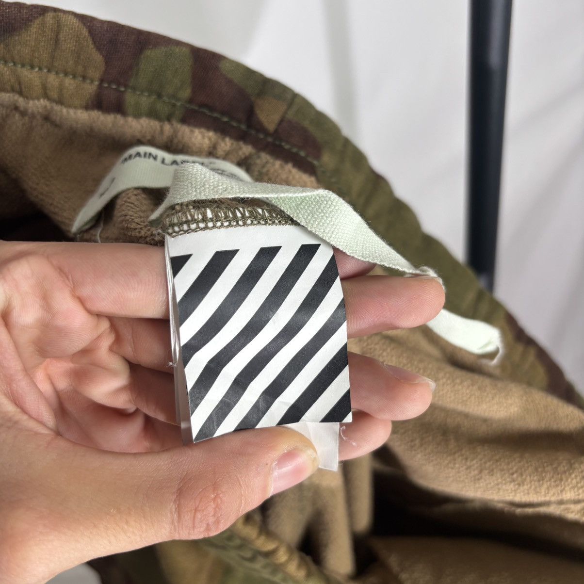 Off-White OFF-WHITE Seeing Things Camo Sweats Size M Used Size US 34 / EU 50 - 9 Thumbnail