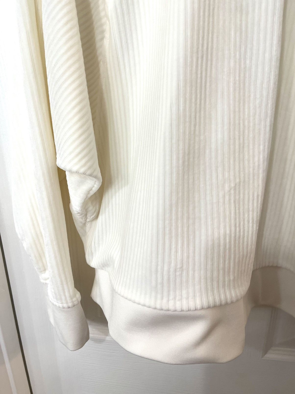 Juicy Couture Juice Couture Ivory Ribbed Pullover Size L / US 10 / IT 46 - 4 Thumbnail