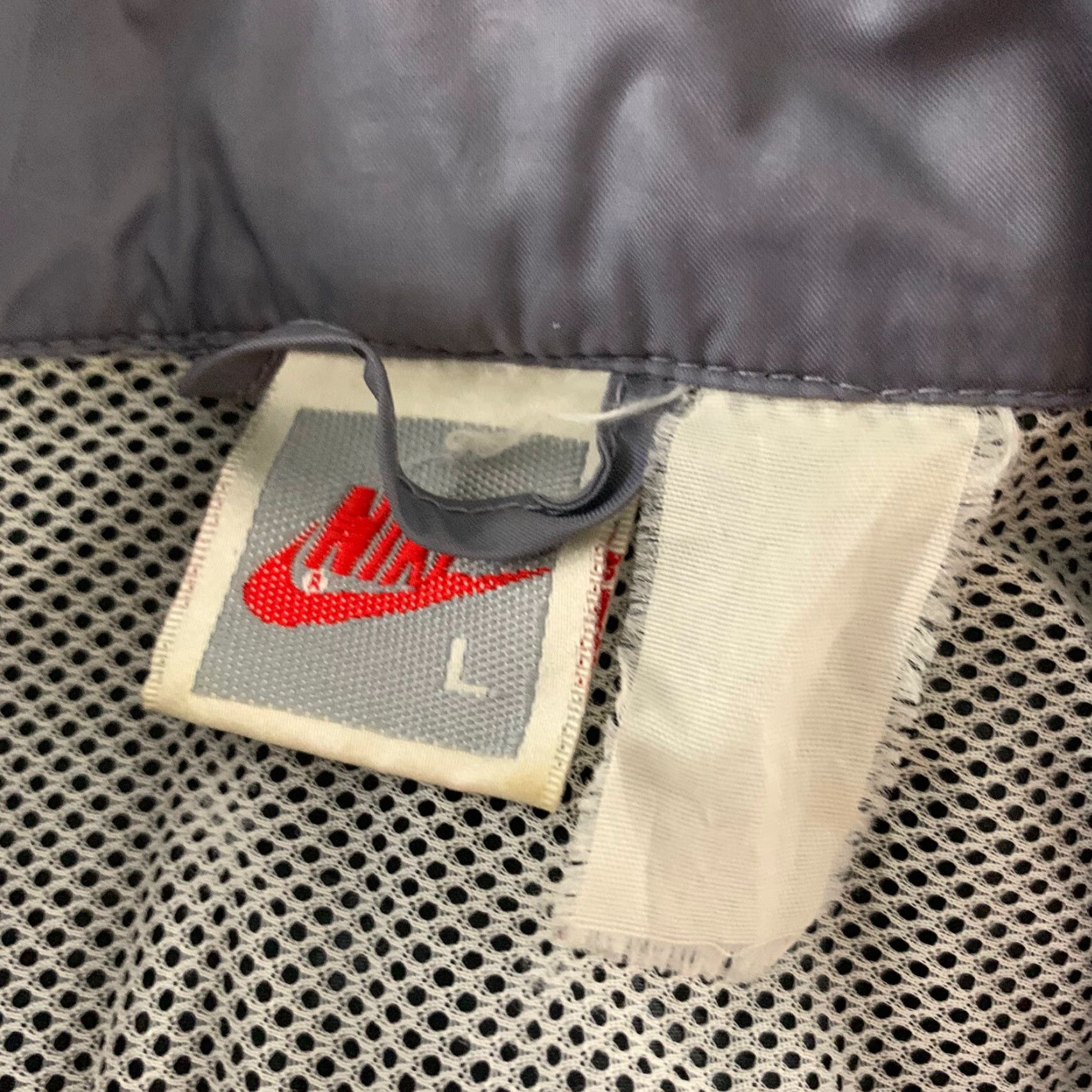 Nike VINTAGE Nike Vented Hideaway Hood Full Zip Track Jacket Men's L Gray Black Pink Shirt Size US L / EU 52-54 / 3 - 2 Thumbnail
