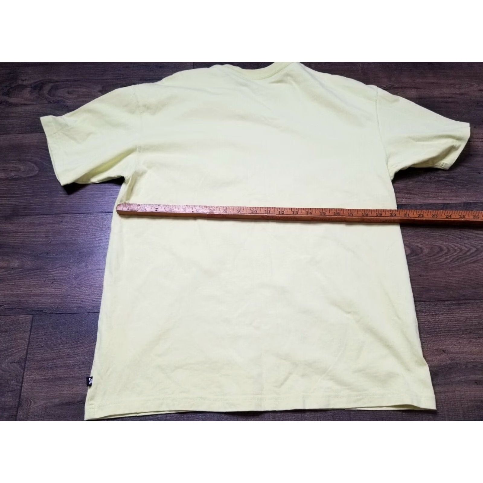 Nike Nike SB Shirt Mens M Neon Yellow Short Sleeve Skateboarding Pocket Tee Shirt Size US M / EU 48-50 / 2 - 2 Thumbnail