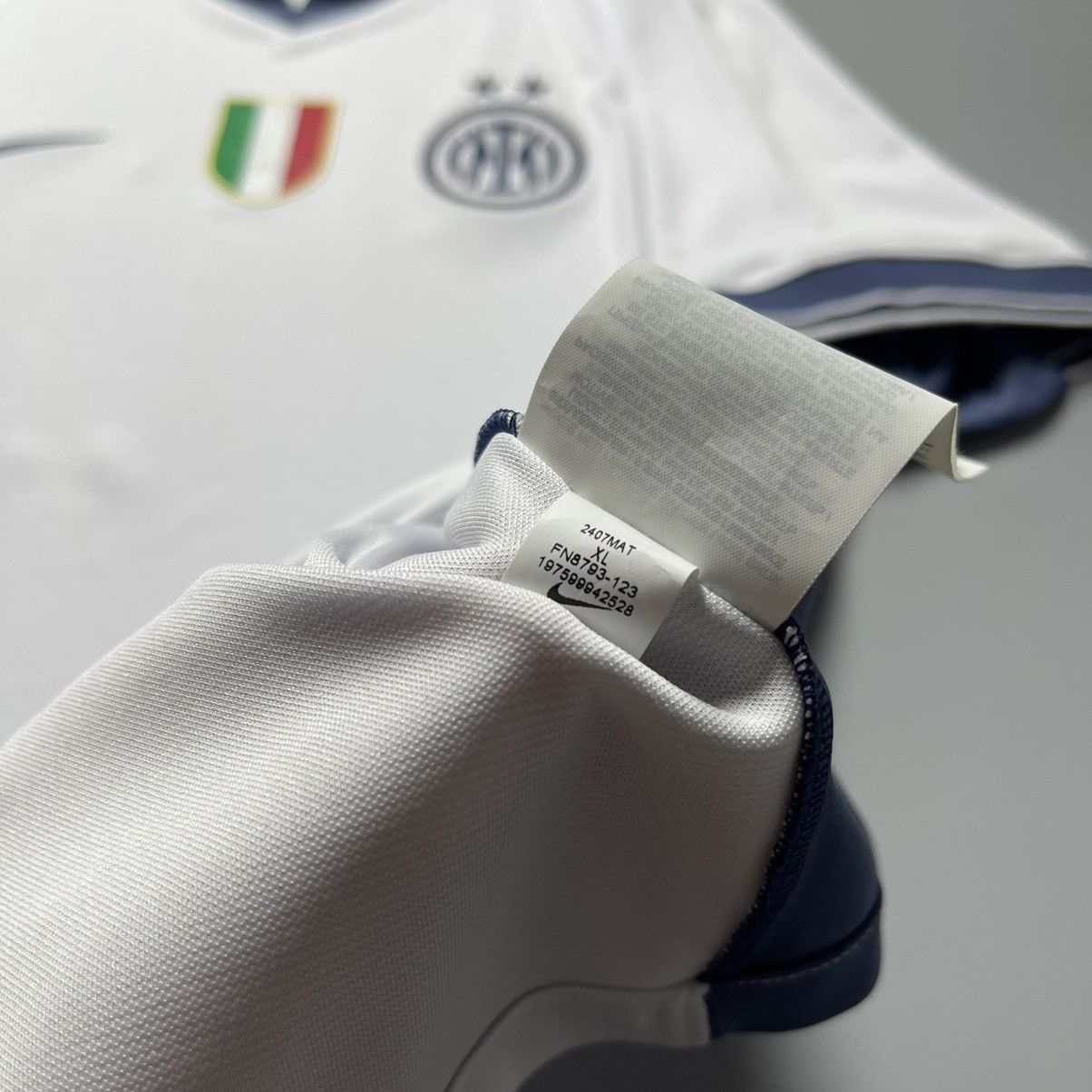 Vintage INTER NIKE 2024/2025 FOOTBALL AWAY JERSEY #10 MARTINEZ Size US XL / EU 56 / 4 - 14 Thumbnail