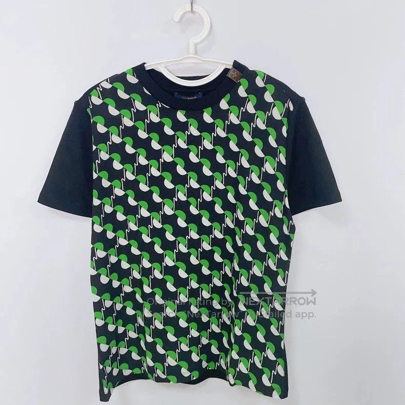 Louis Vuitton Louis Vuitton Printed Short Sleeve T-shirt. Size US S / EU 44-46 / 1 - 1 Thumbnail