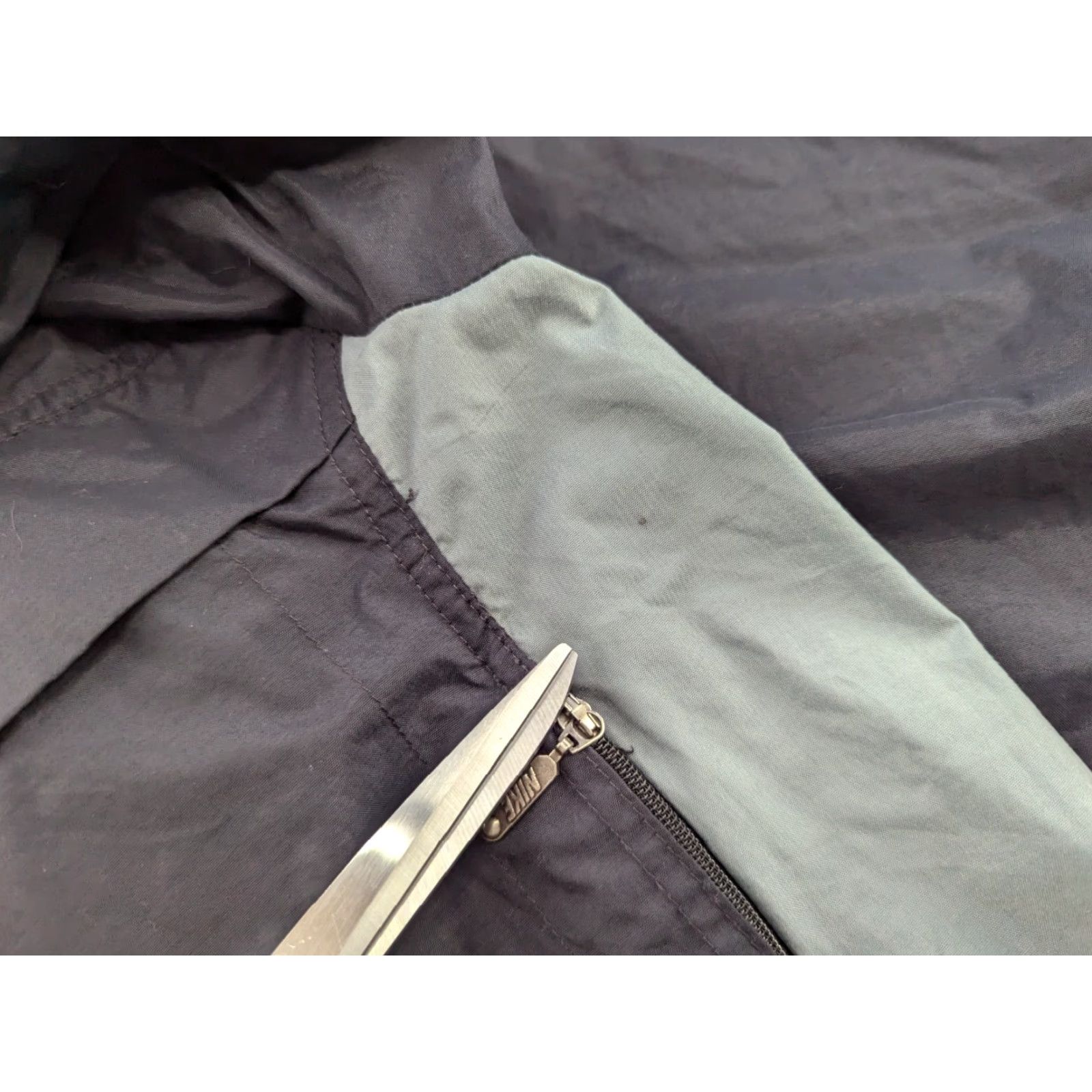 Nike Nike Central Logo Anorak Jacket Mens Small Gray Windbreaker 1/4 Zip Vintage Size US S / EU 44-46 / 1 - 4 Thumbnail