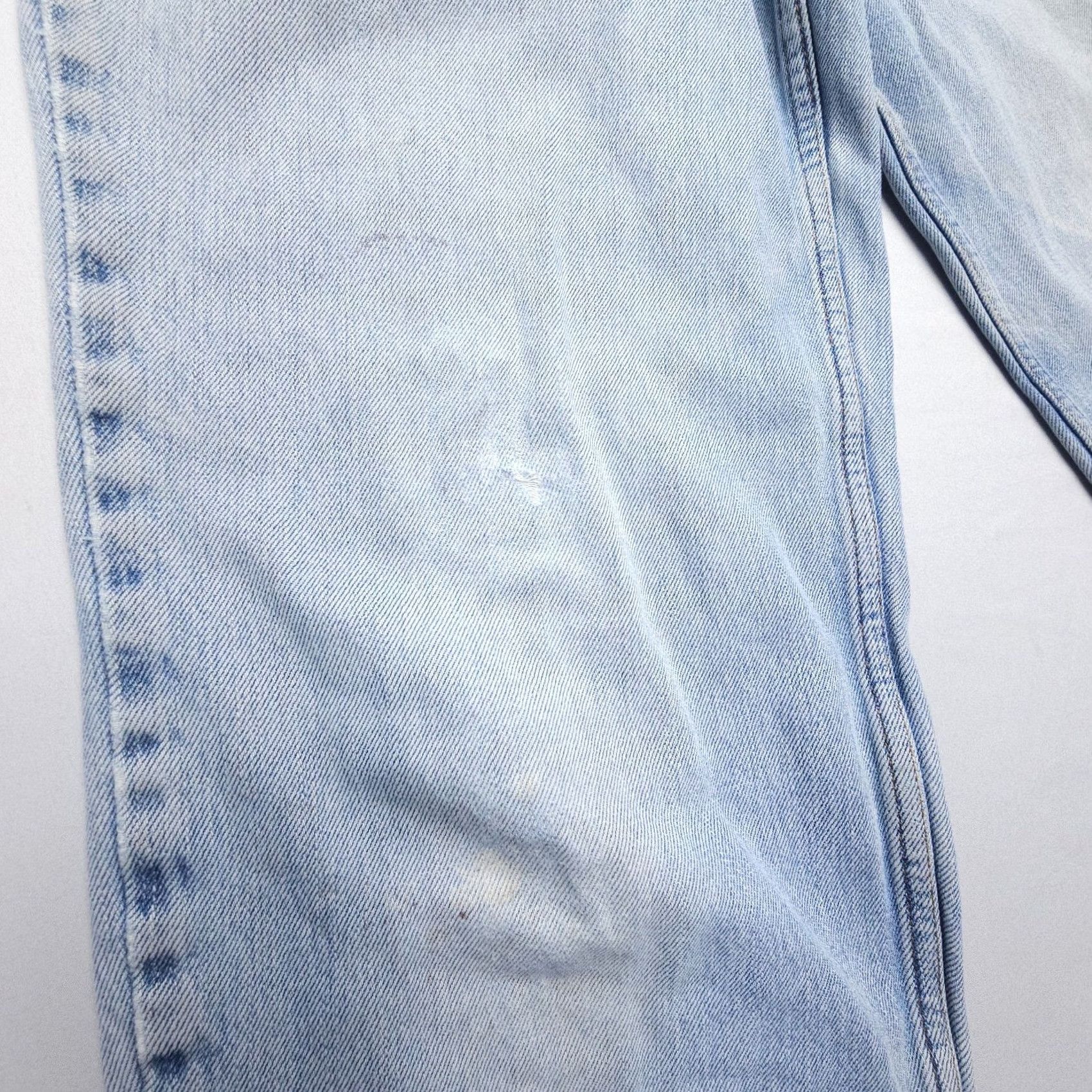 Levi's VINTAGE Levi's 560 Jeans Mens 33 x 34 Light Blue 90s American Baggy Comfort Fit 5-Pocket Denim Jeans Mens Size US 33 - 6 Thumbnail