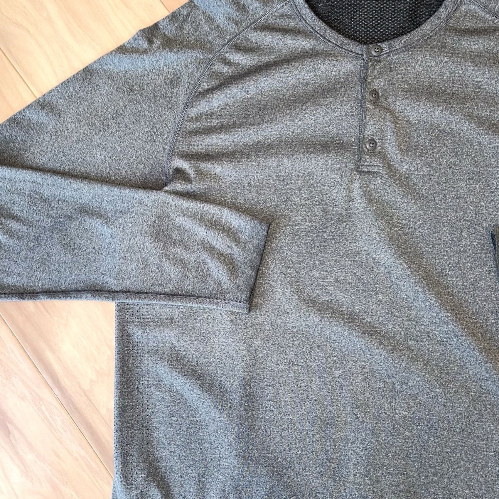 Lululemon Lululemon Live In Practice Henley Gray Long Sleeve T-Shirt Men’s XL Distressed Size US XL / EU 56 / 4 - 4 Thumbnail