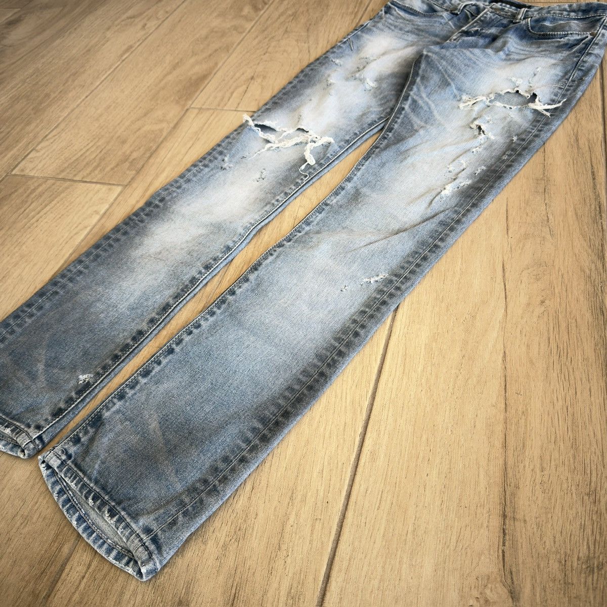 GOSTAR DE FUGA 2000s Light Blue Washed Black Oil Distressed Denim Jeans Size US 30 / EU 46 - 3 Thumbnail