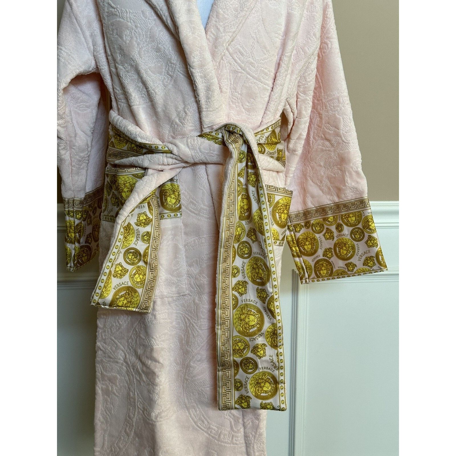 Versace Versace Medusa Cotton Terry Bath Robe Rose Medium ZACJ00008 Size ONE SIZE - 7 Thumbnail