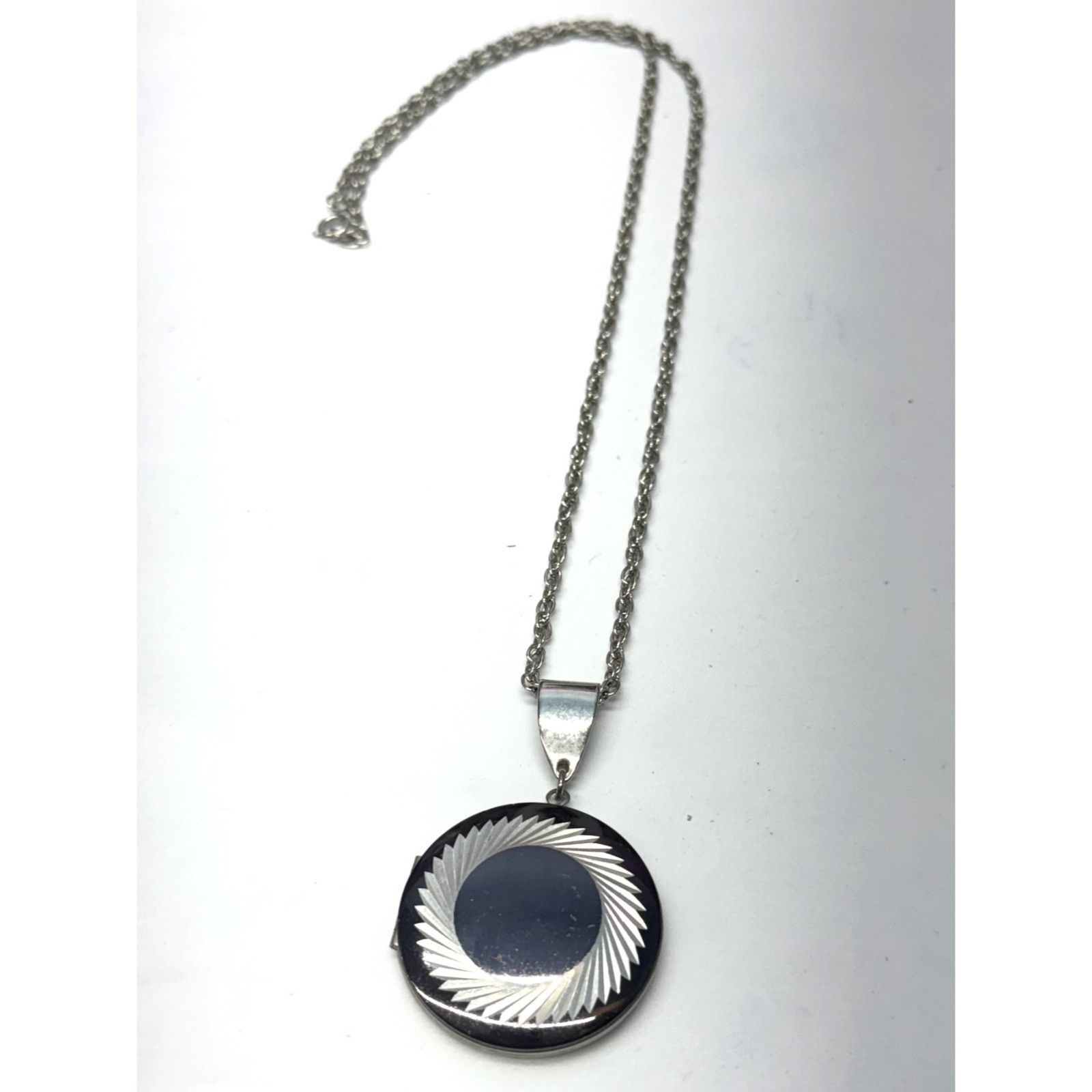 Vintage Vintage black silver locket pendant necklace Size ONE SIZE - 1 Thumbnail