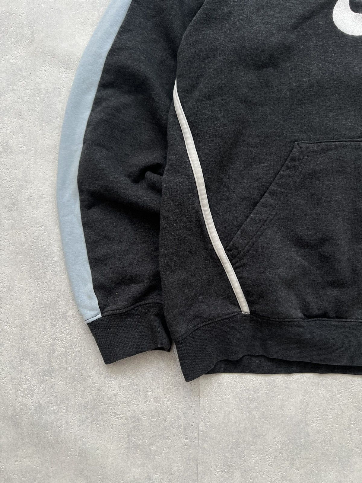 Nike 00’s NIKE BIG CENTR SWOOSH LOGO Y2K RARE HOODIE RETRO Size US L / EU 52-54 / 3 - 3 Thumbnail