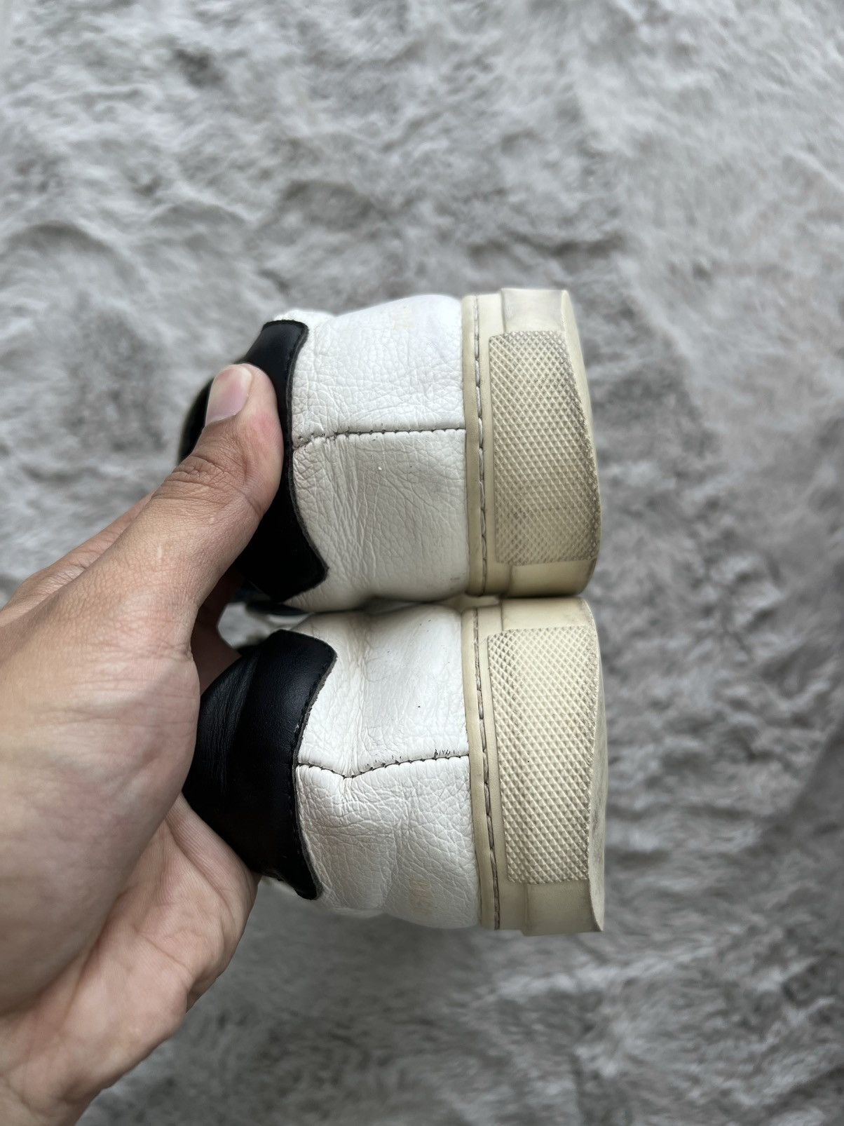 Common Projects Common Projects Low Top Sneaker Distressed Size US 9 / EU 42 - 13 Thumbnail