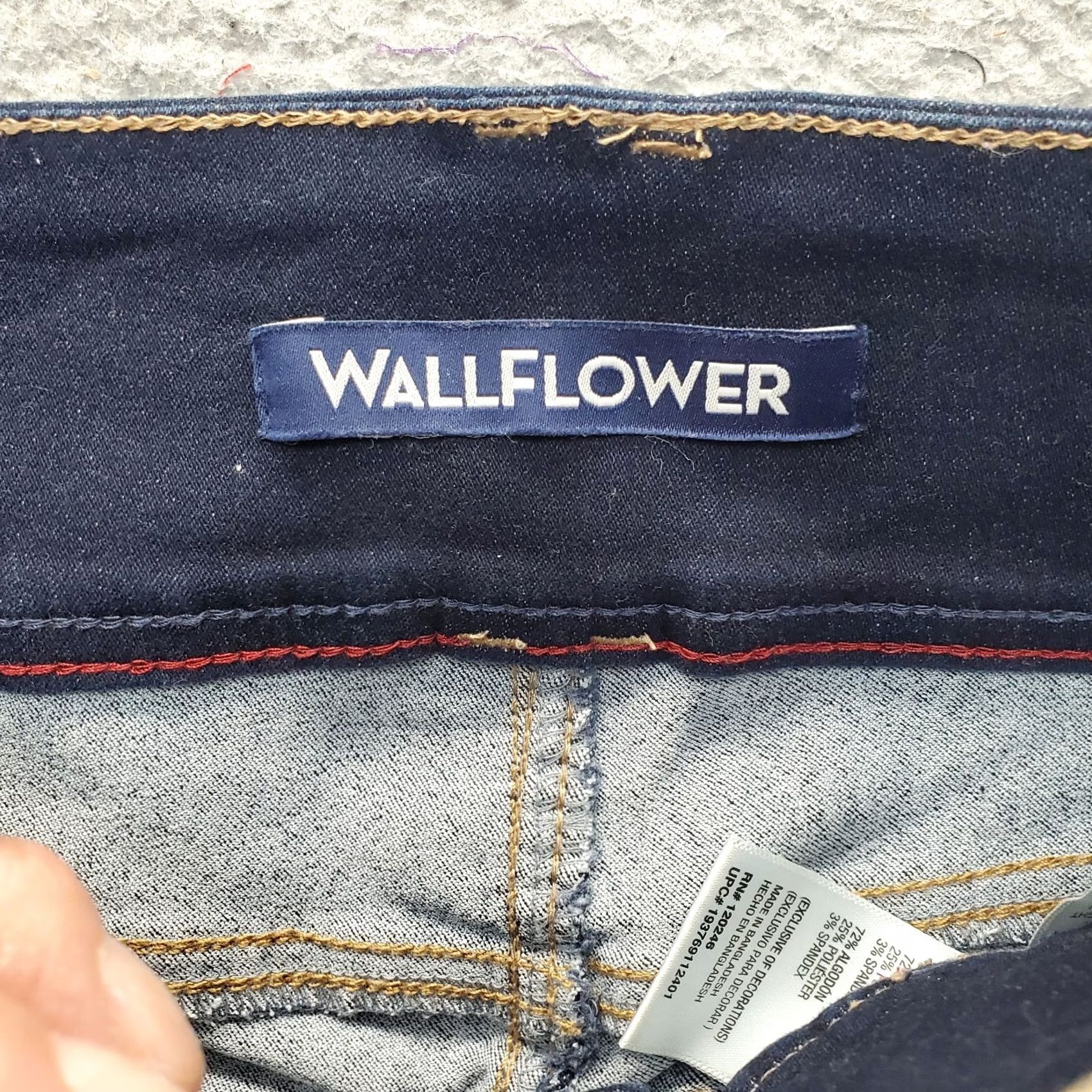 Vintage Wallflower Jeans Wallflower Jean Shorts Womens Size 5 Blue Denim Frayed Hem Whiskered Button Fly - Casual Beach Outfit - Juniors Size 5 Womens Size 27" / US 4 / IT 40 - 6 Thumbnail