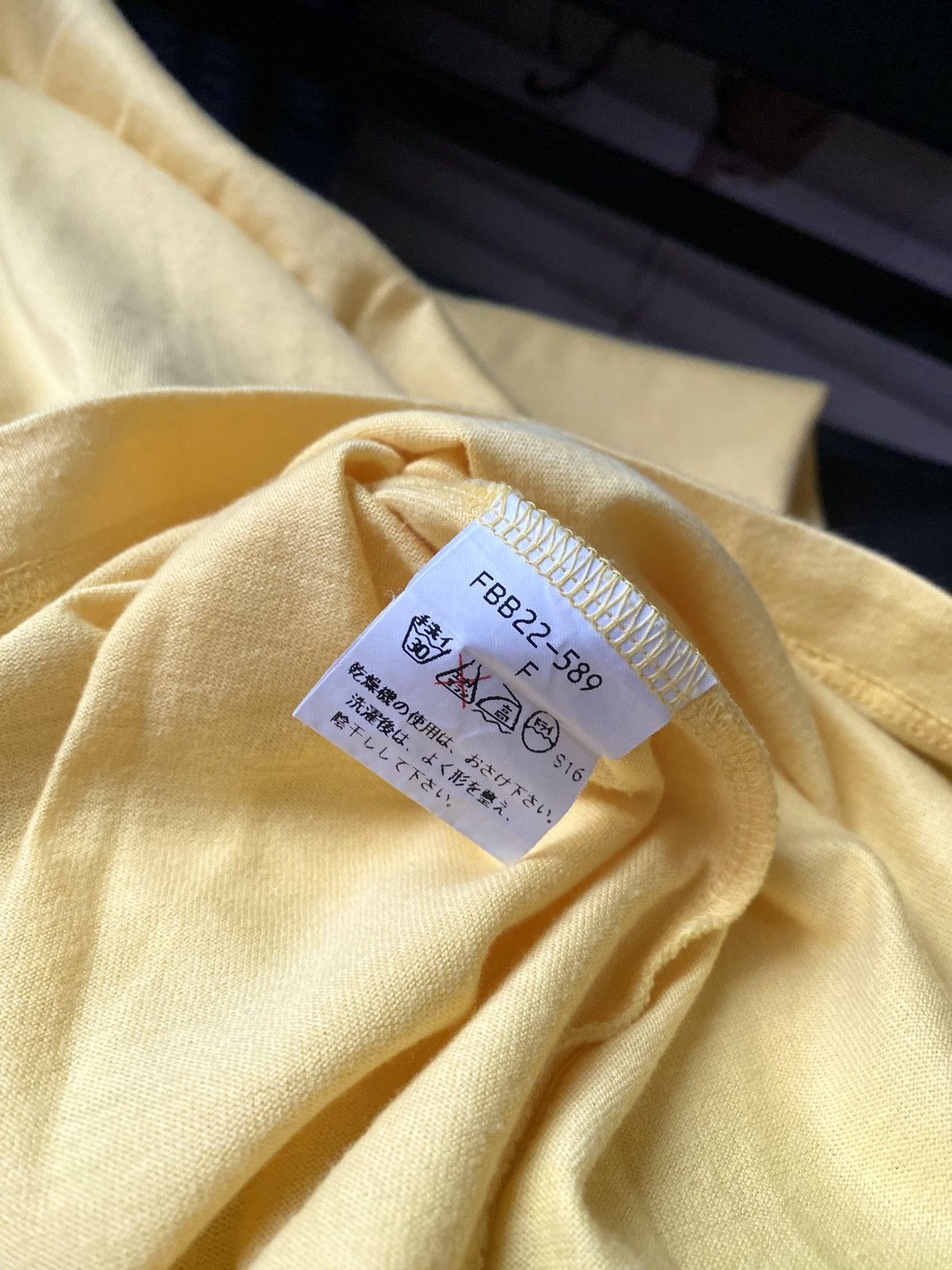 Burberry Vintage 90s Burberrys Center Script Logo Embroidered Tshirt Size US L / EU 52-54 / 3 - 7 Thumbnail