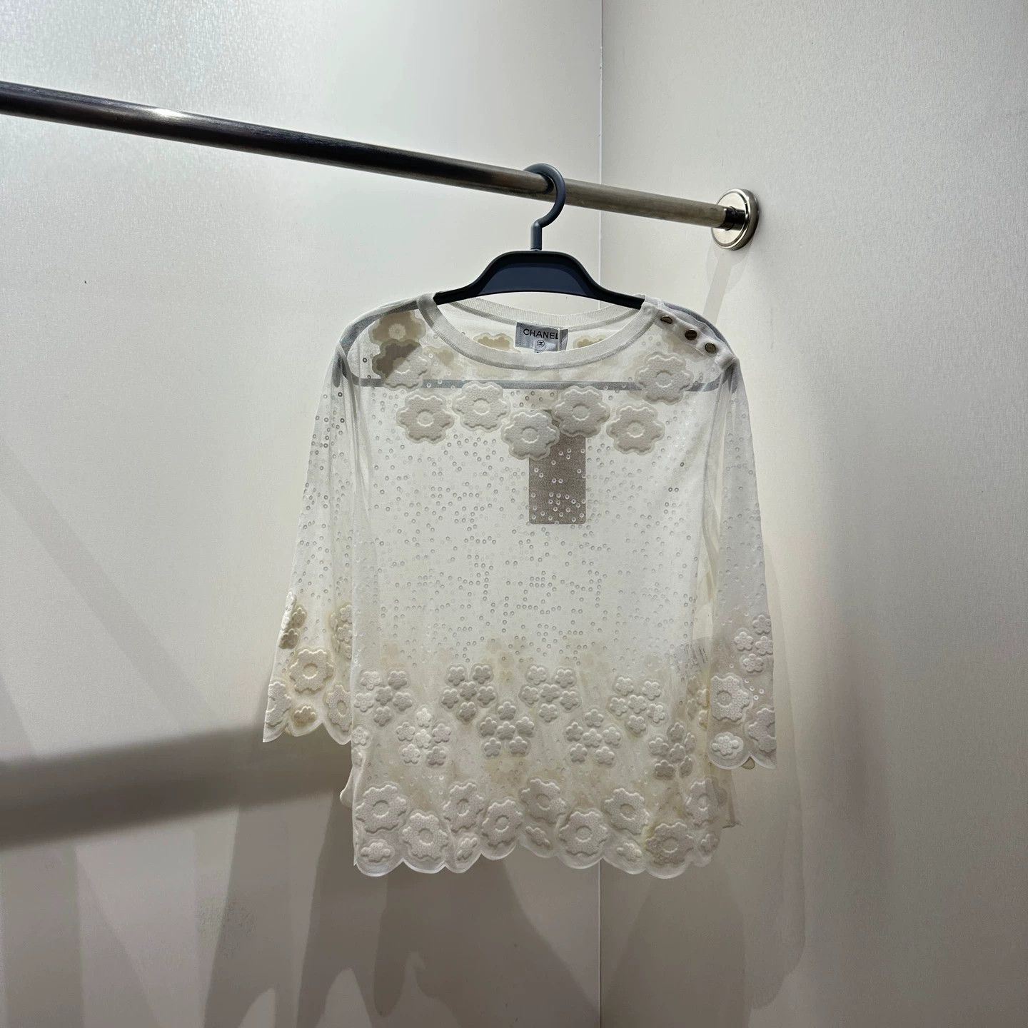 Chanel Chanel Camellia Sequin-Cutout Shoulder Buckle 36 Size XS / US 0-2 / IT 36-38 - 1 Thumbnail