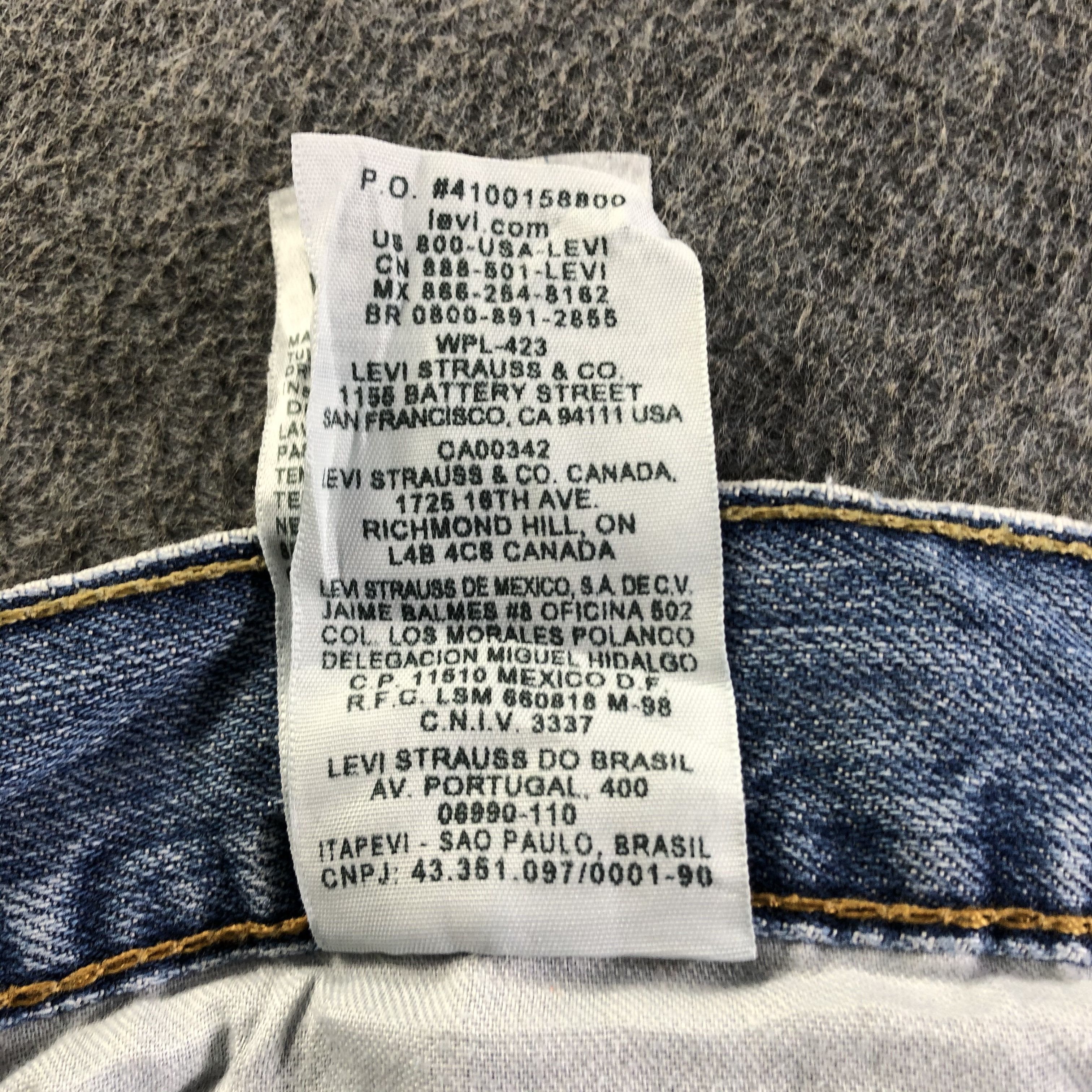 Levi's Vintage Blue Wash Levis 569 Jeans-J4201 Size US 35 - 12 Thumbnail