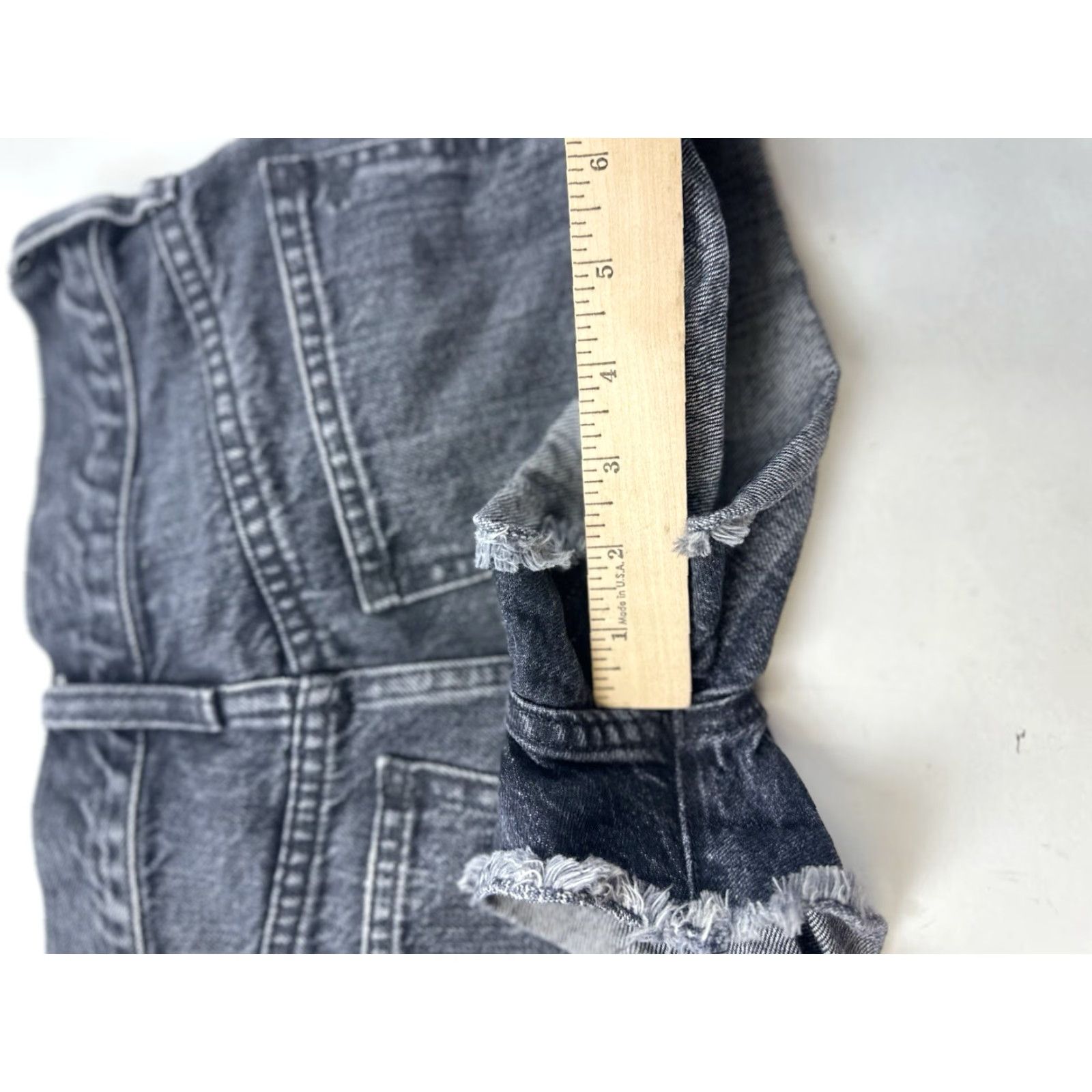 Madewell Madewell Shorts Women’s 23 Black Cut-Off Denim Relaxed Mid Rise 100% Cotton Pockets Casual Beach Travel Walking Girls Mens? Size 40" / US 18 - 7 Thumbnail