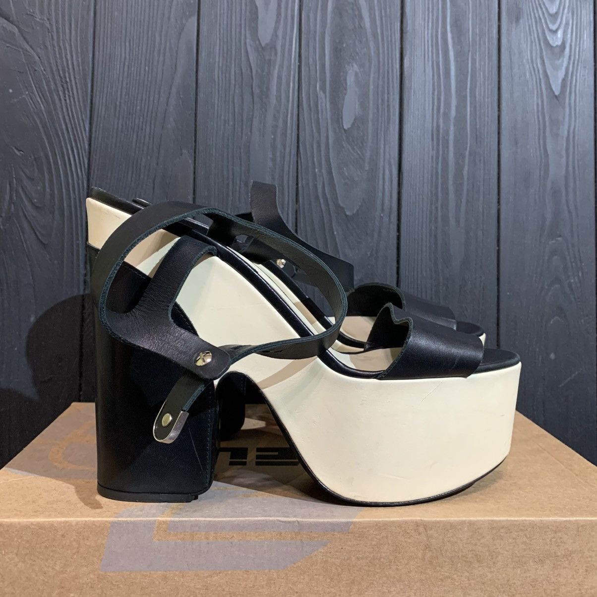 Chanel Women's CHANEL Ankle Strap Platform Sandals Leather Size 40 Size US 10 / IT 40 - 3 Thumbnail