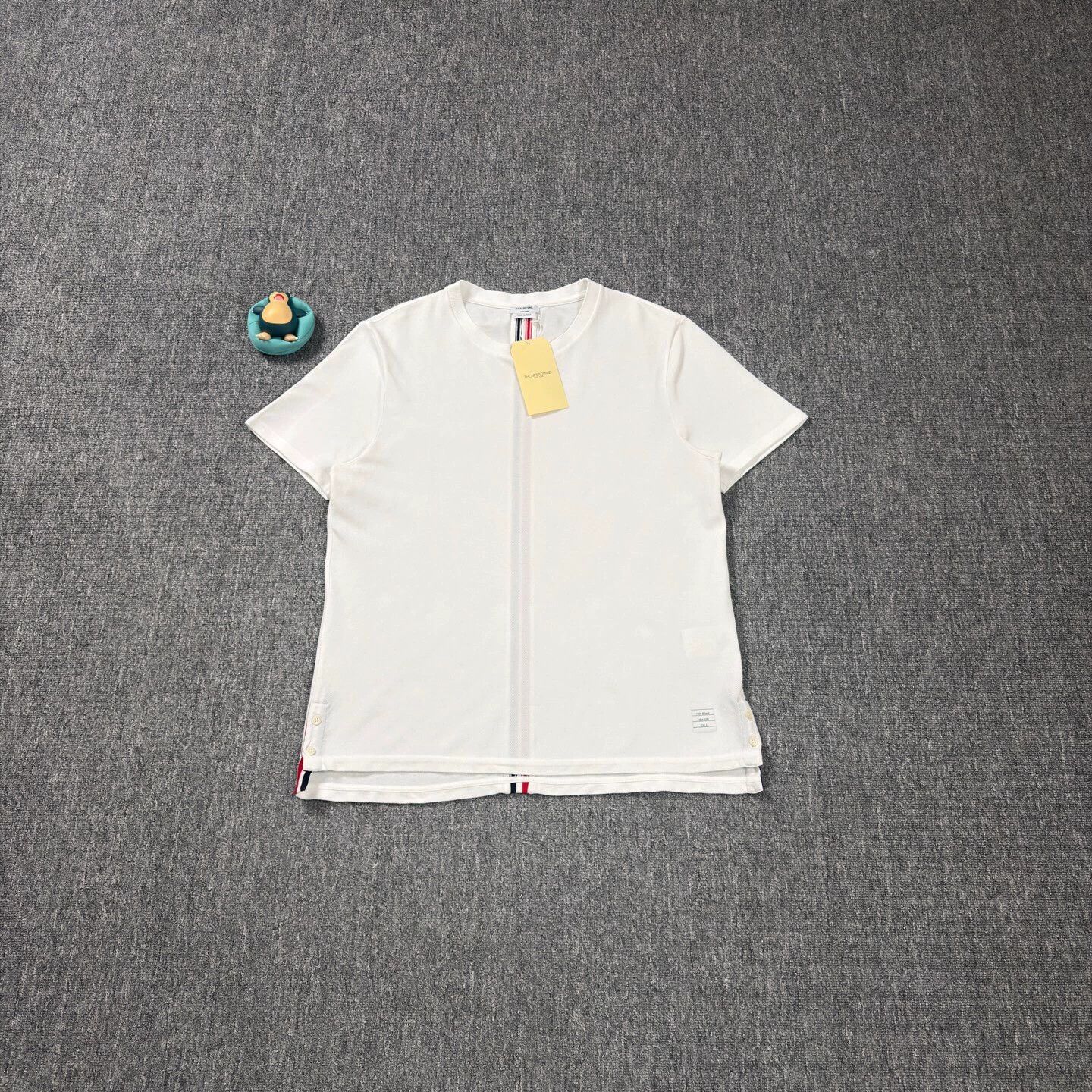 Thom Browne TB color stripe white short-sleeve size4 like new Size US XL / EU 56 / 4 - 1 Thumbnail