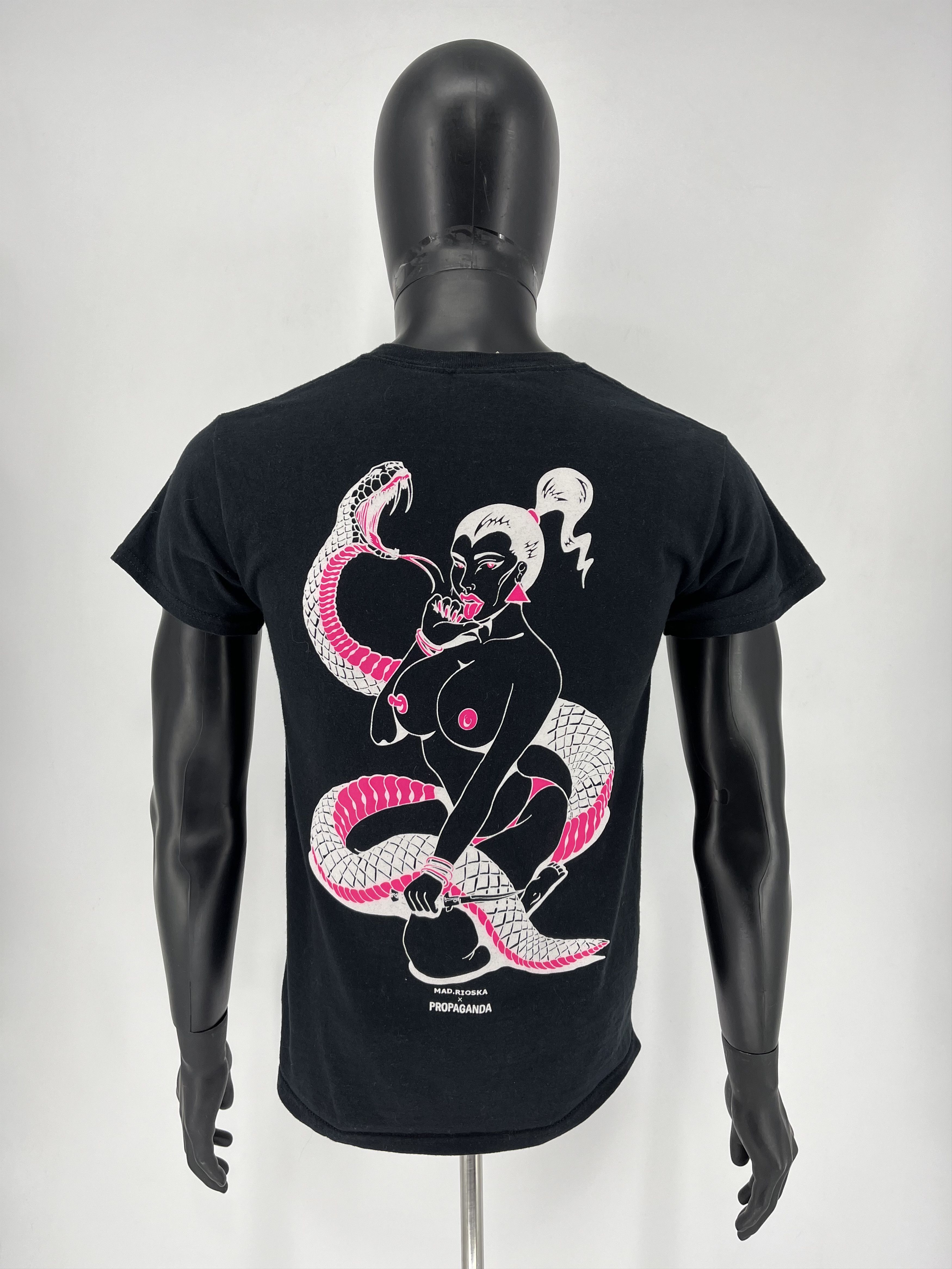 Vintage Vintage Y2k Sexy Girl Propaganda Rap Style T-shirt Size US S / EU 44-46 / 1 - 7 Thumbnail