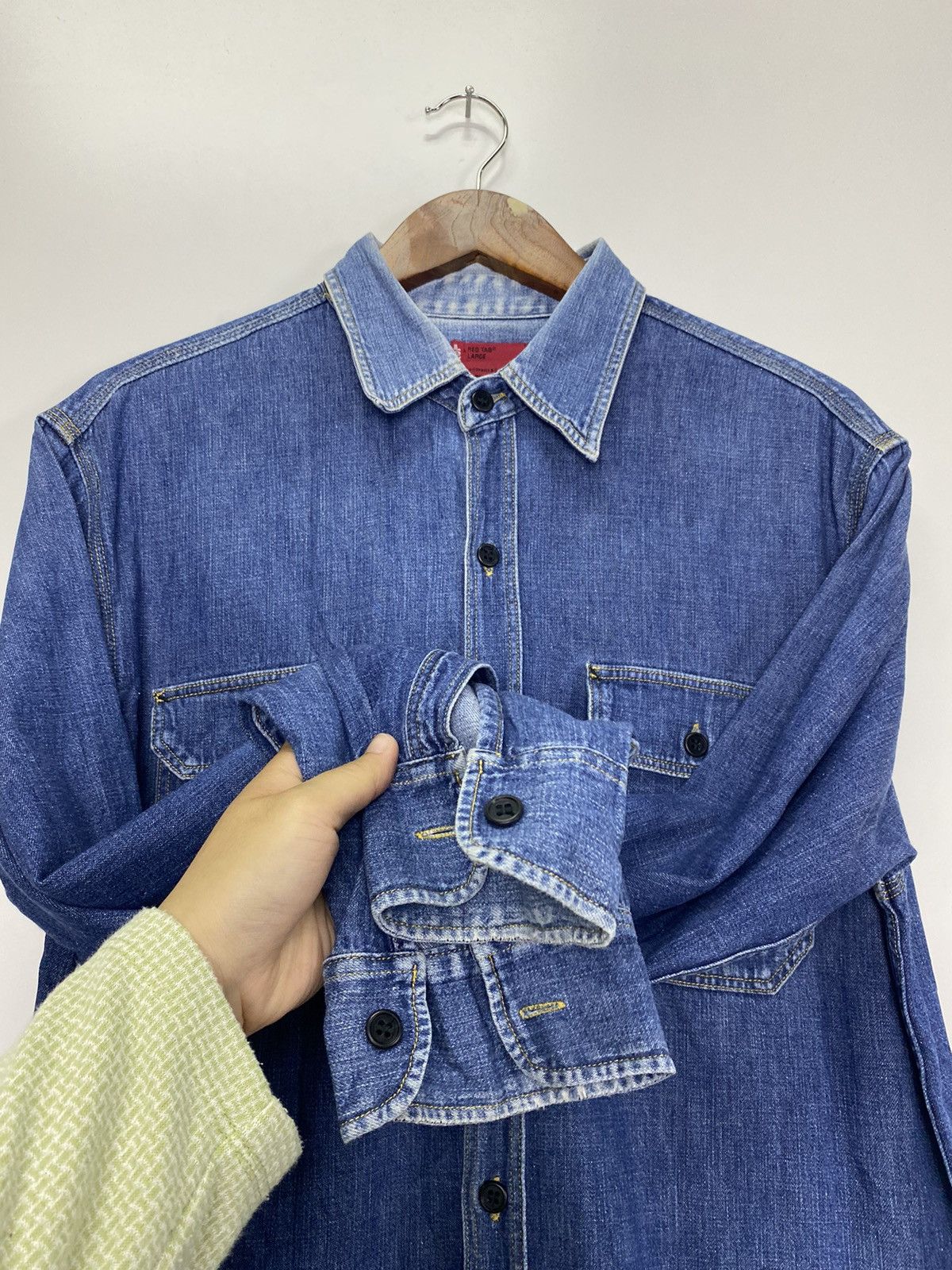 Levi's × Vintage Vintage Levi’s red tab denim button up Size US L / EU 52-54 / 3 - 8 Thumbnail