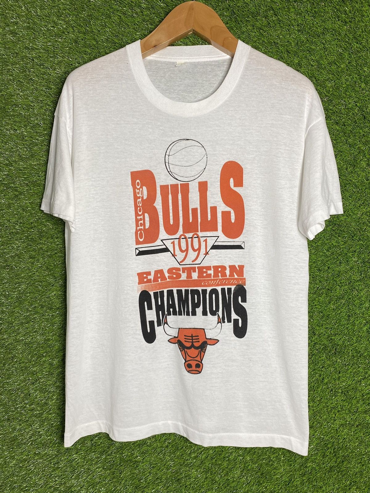 Vintage 🚨Vintage Chicago Bulls Eastern Champions 1991 NBA T-Shirt Size US XL / EU 56 / 4 - 1 Thumbnail