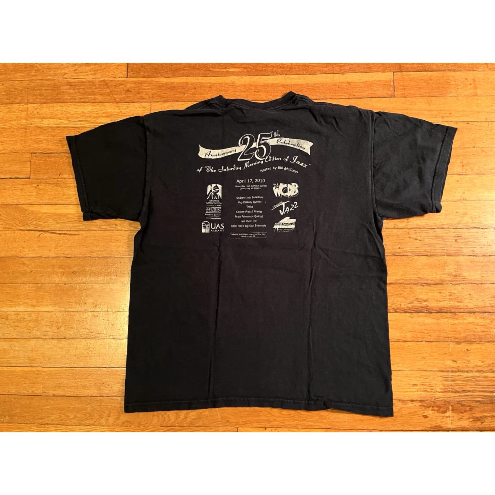 Gildan VINTAGE 90.9 WCDB Saturday Morning Edition of Jazz Bill McCann Shirt Men’s L Black Shirt T-Shirt Music Band Retro Logo Print Size US L / EU 52-54 / 3 - 6 Thumbnail
