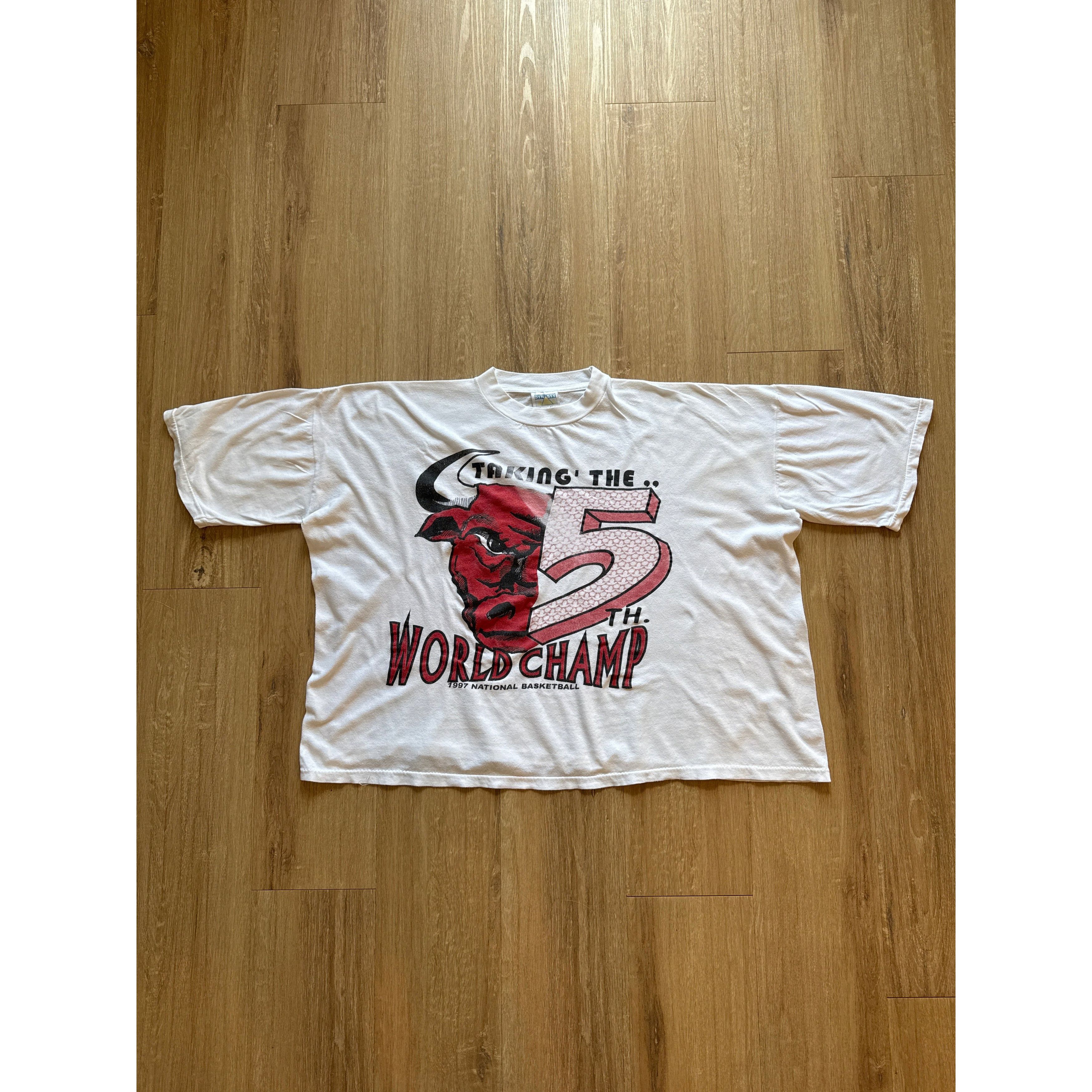 Vintage Vintage 1997 Chicago Bulls Taking The 5th World Championship Size US XL / EU 56 / 4 - 1 Thumbnail