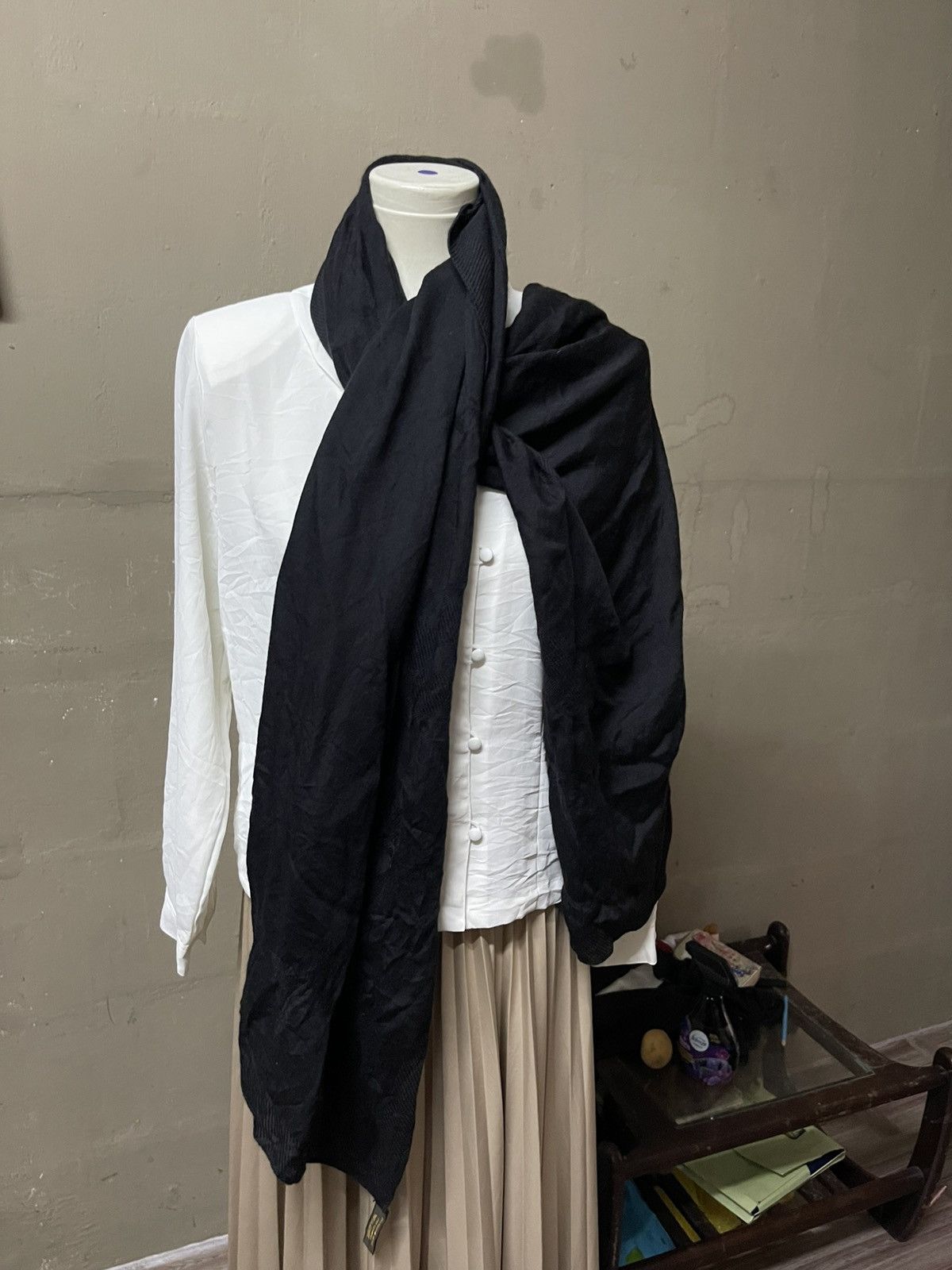 Louis Vuitton Louis vuitton monogram all black long scarf Size ONE SIZE - 4 Thumbnail