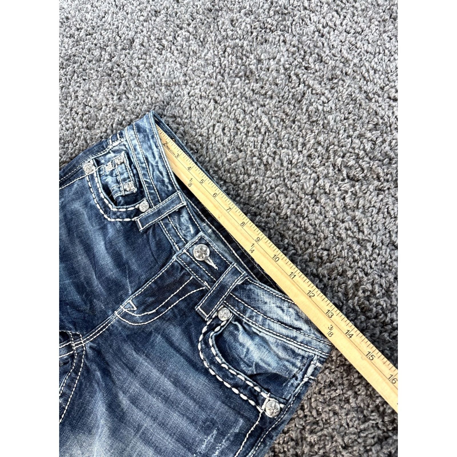 Miss Me VINTAGE Miss Me Signature Capri Jeans Cropped Women 26x22 Low Rise Blue Rhinestone Cropped 26 22 Jeans Mens? Size 26" / US 2 / IT 38 - 6 Thumbnail