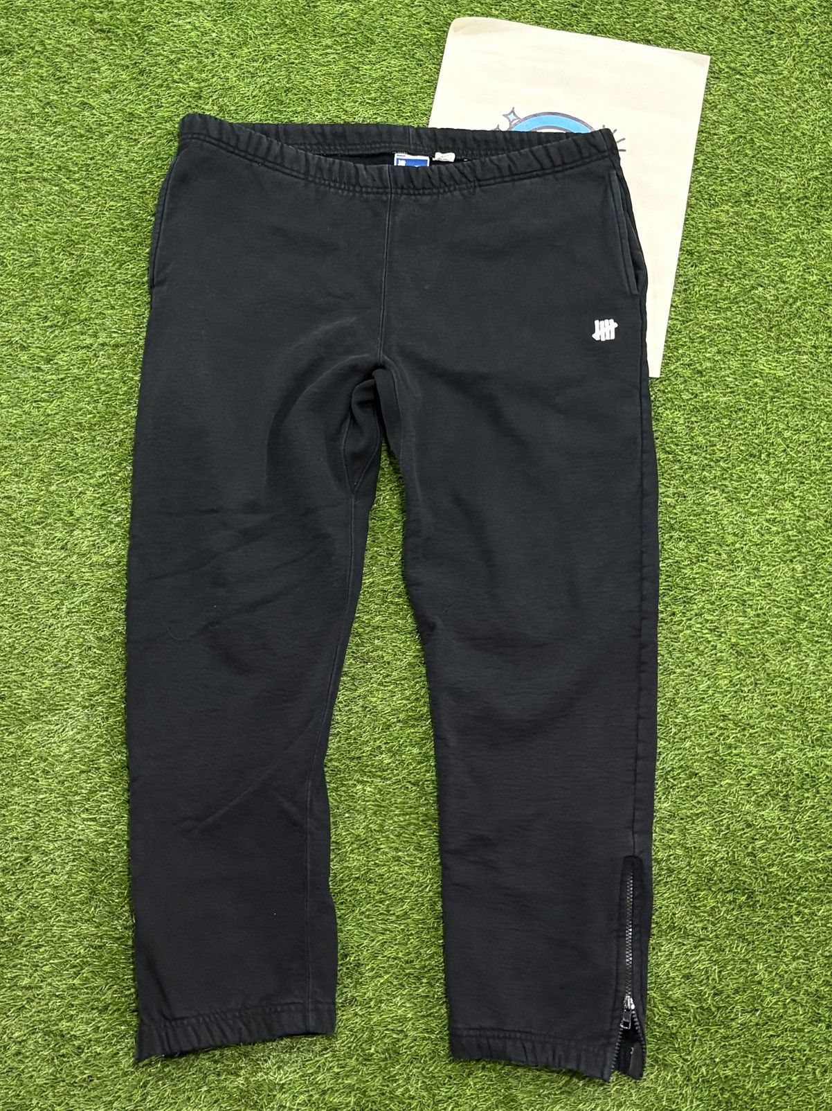 Undefeated VINTAGE UNDEFEATED SWEATPANTS Size US 34 / EU 50 - 1 Thumbnail