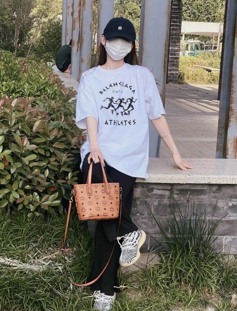 Balenciaga Balenciaga White Marathon Running Pattern Letter logo Shor Size US L / EU 52-54 / 3 - 9 Thumbnail