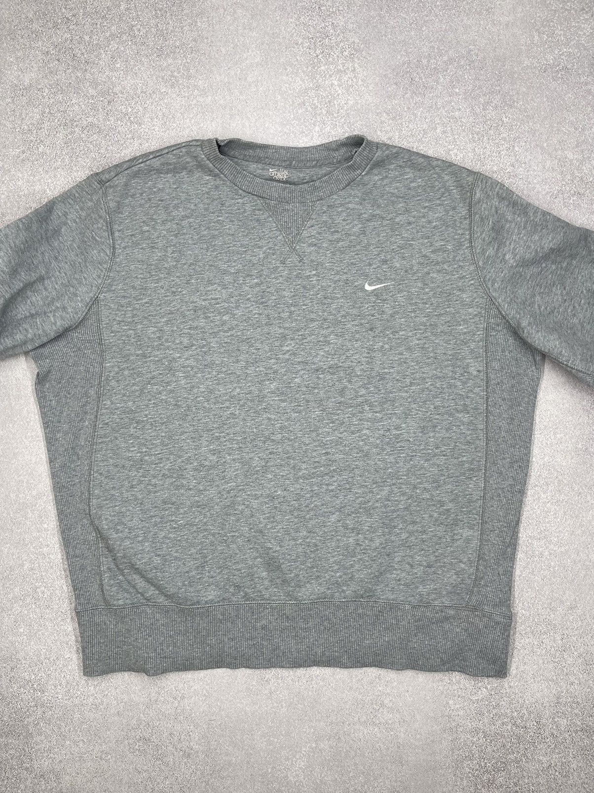 Nike × Nike ACG × Vintage Vintage Nike Basic Grey Crewneck Sweatshirt Small Logo Y2K Size US L / EU 52-54 / 3 - 4 Thumbnail