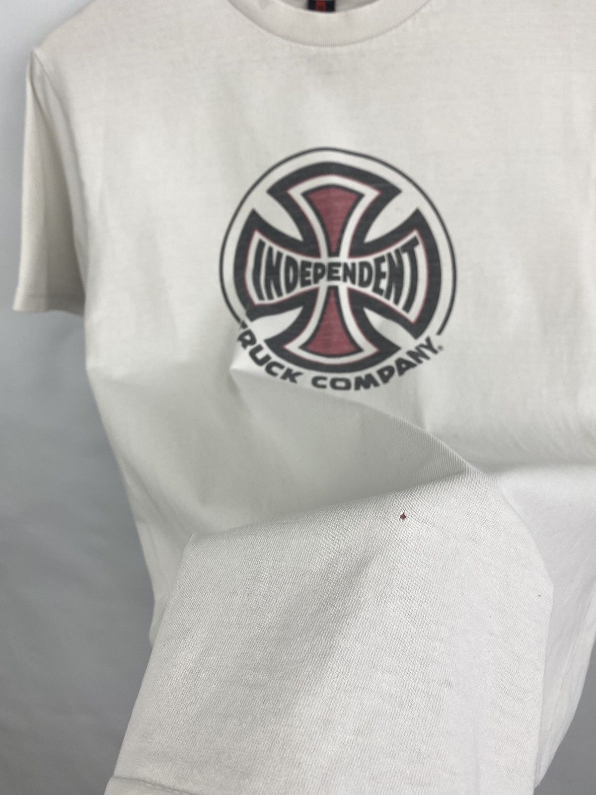 Independent Truck Co. × Vintage 🇺🇸 Vintage 90s Independent Truck Company T-Shirt Rare Y2K Size US S / EU 44-46 / 1 - 7 Thumbnail