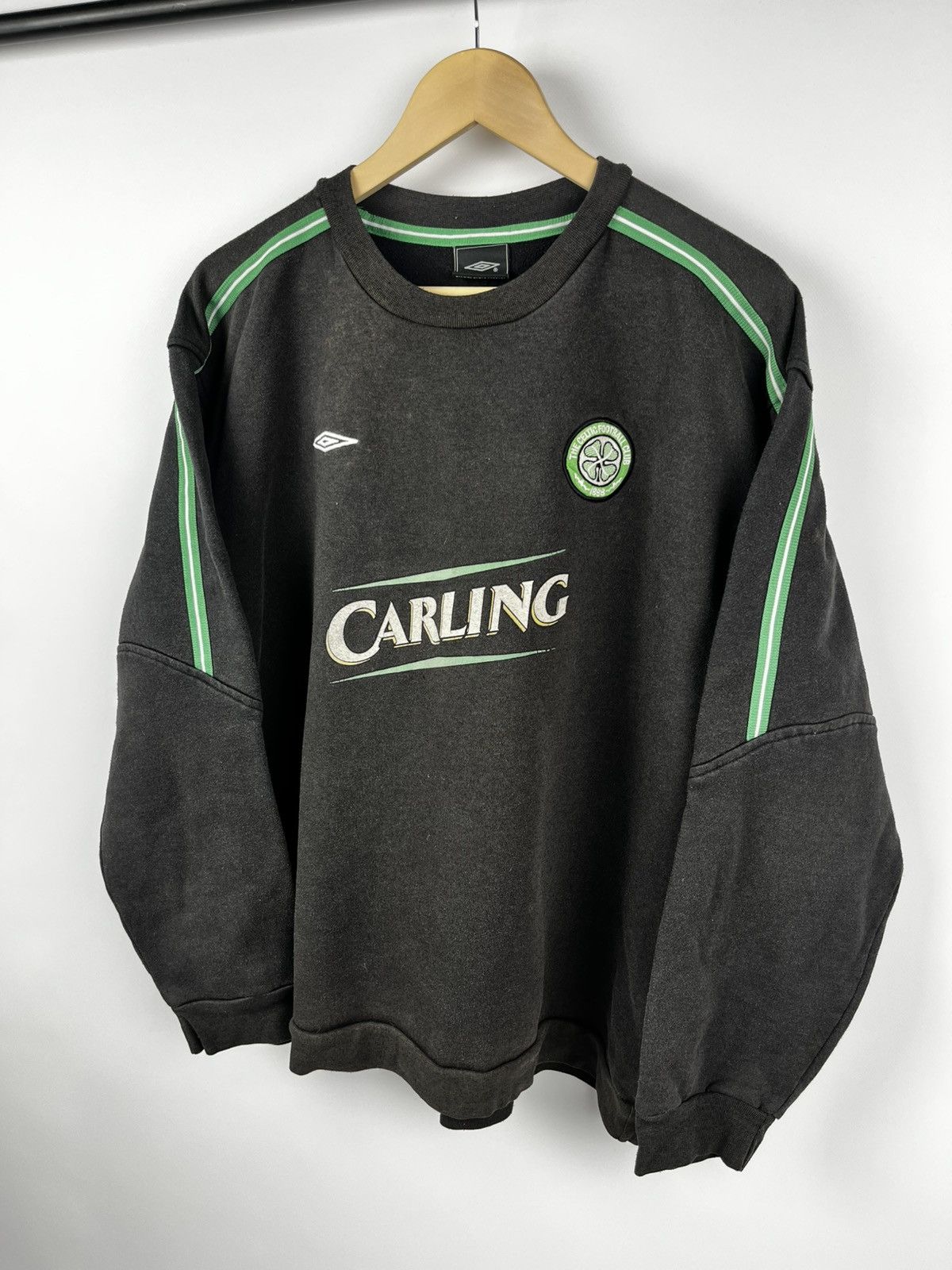 Umbro CELTIC 2004 FOOTBALL SOCCER SWEATSHIRT UMBRO sz M MEN BLACK Size US XL / EU 56 / 4 - 3 Thumbnail