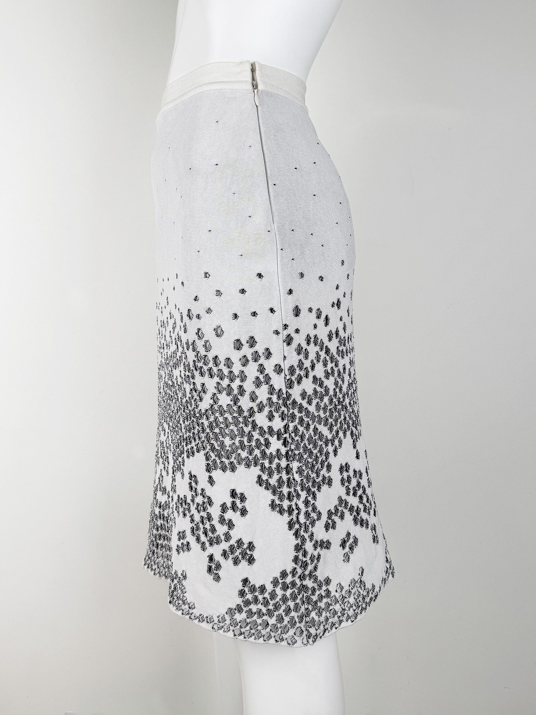 Dior Christian Dior Mid length White Perforated Floral Skirt Size 28" / US 6 / IT 42 - 3 Thumbnail