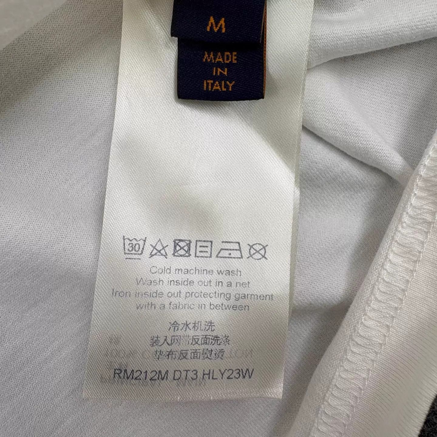 Louis Vuitton Louis Vuitton White Embossed Logo Long Sleeve Tee M Size US M / EU 48-50 / 2 - 6 Thumbnail