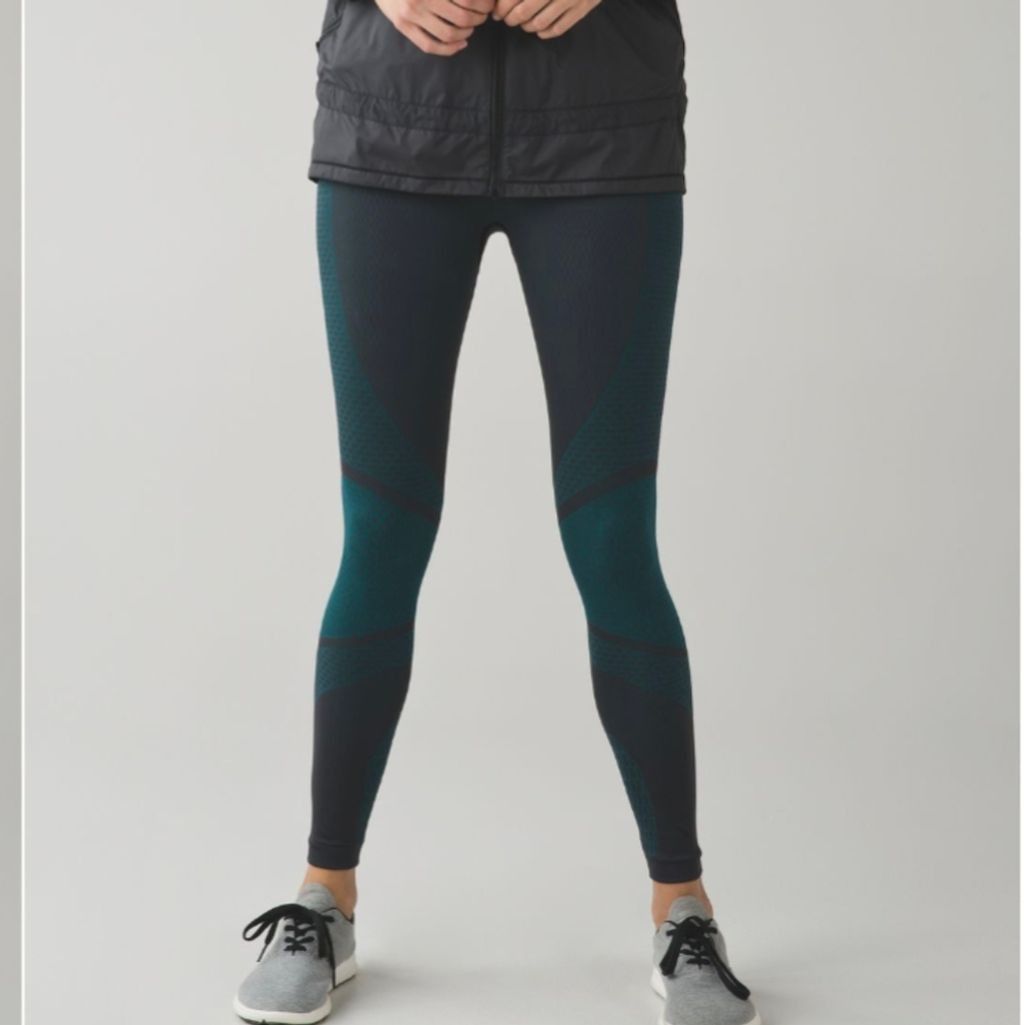 Lululemon Lululemon black/ forage teal all about that base tights 4? Size 27" / US 4 / IT 40 - 3 Thumbnail