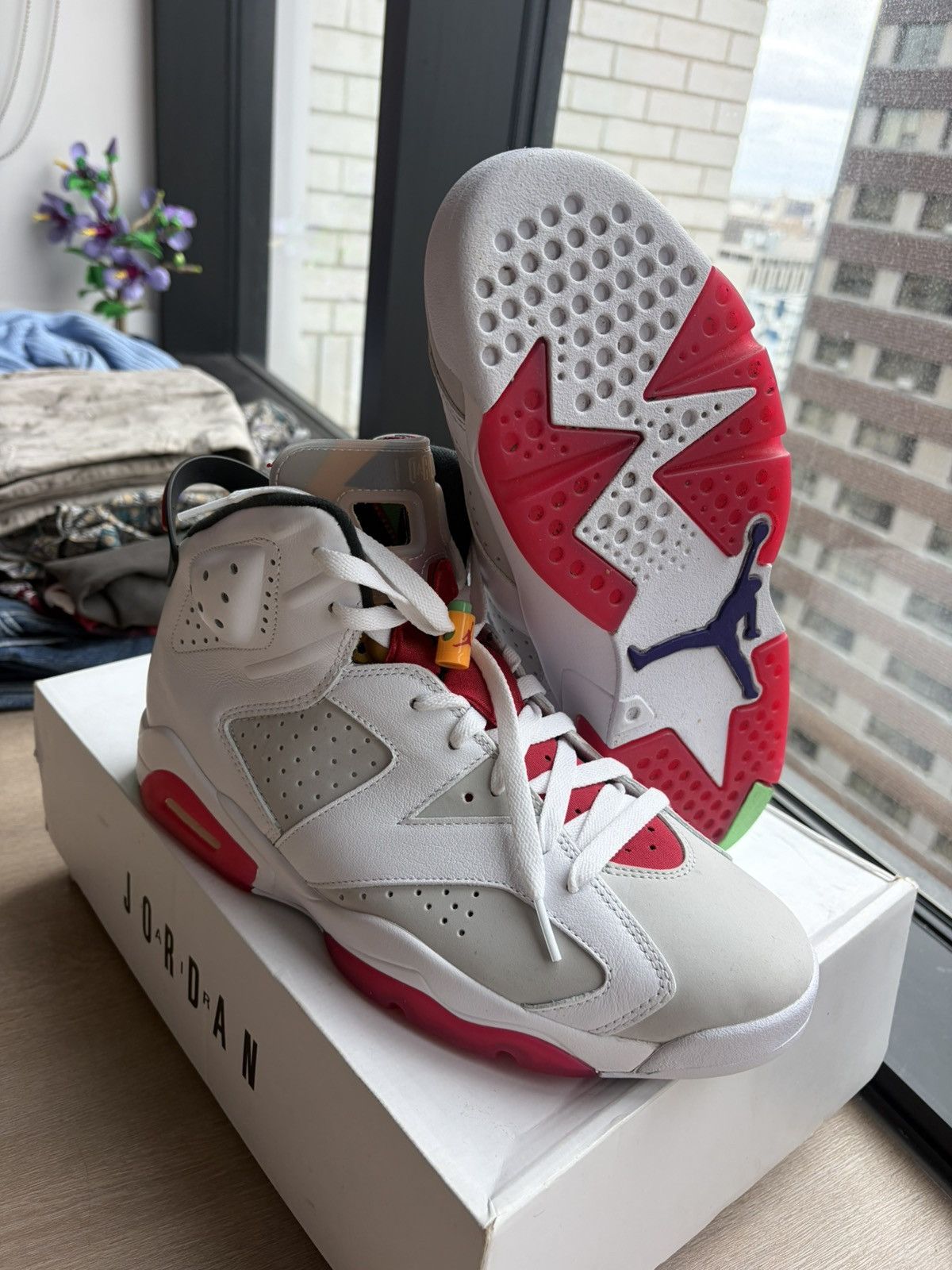 Jordan Brand Jordan 6 Hare 10.5 Size US 10.5 / EU 43-44 - 5 Thumbnail