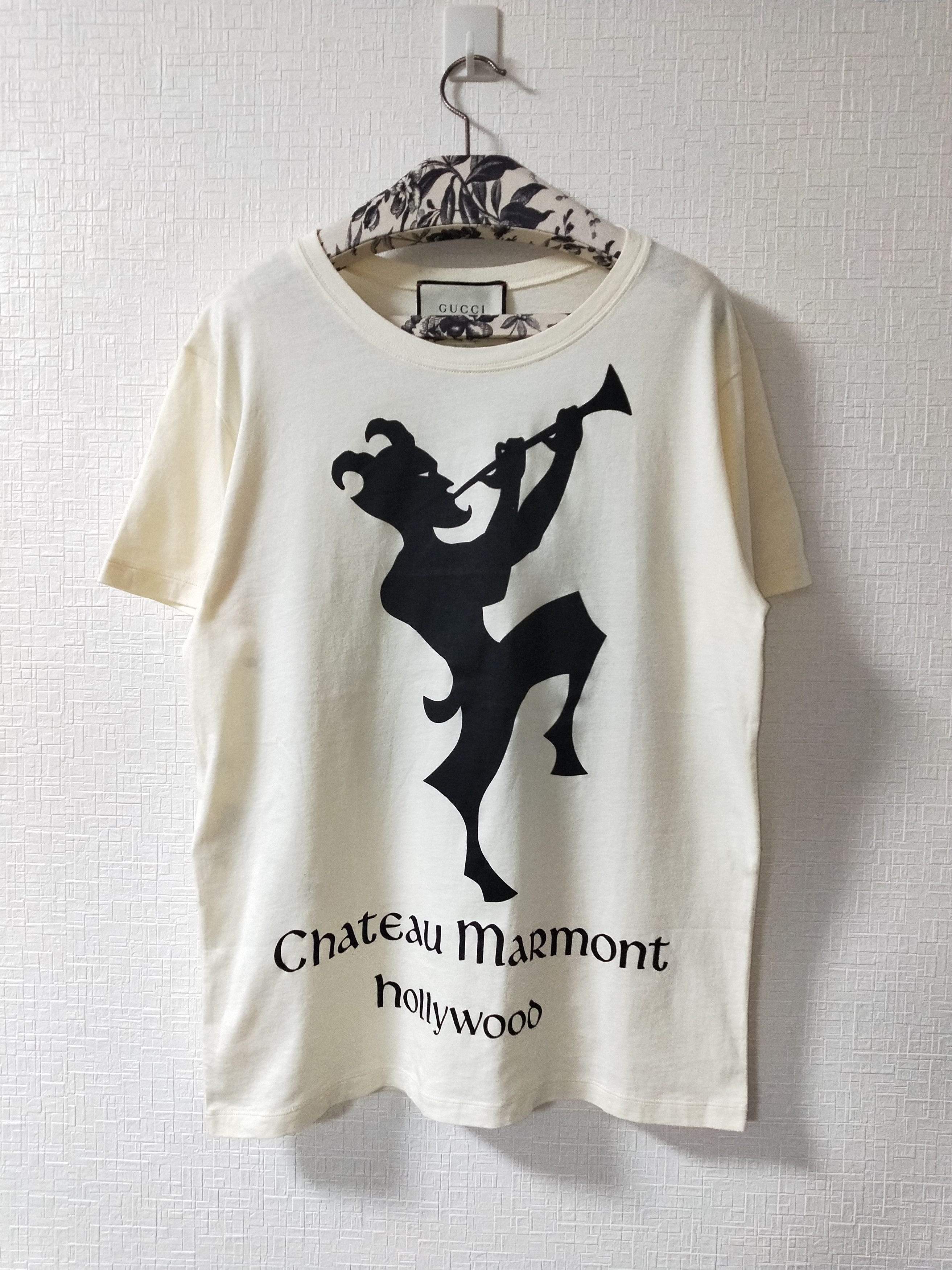 Image of Gucci 'chateau Marmont' Logo Tee in Ivory, Men's (Size XS)