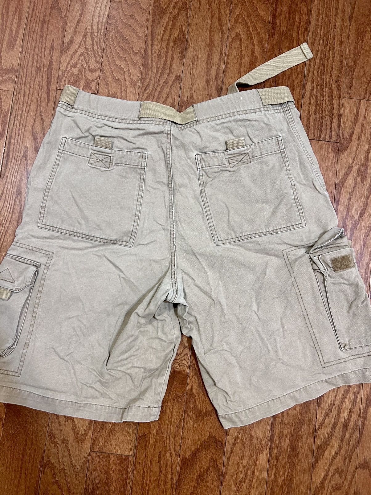 Old Navy Old Navy Tan Cargo Shorts with Belt Y2K Utilitarian Size US 34 / EU 50 - 6 Thumbnail