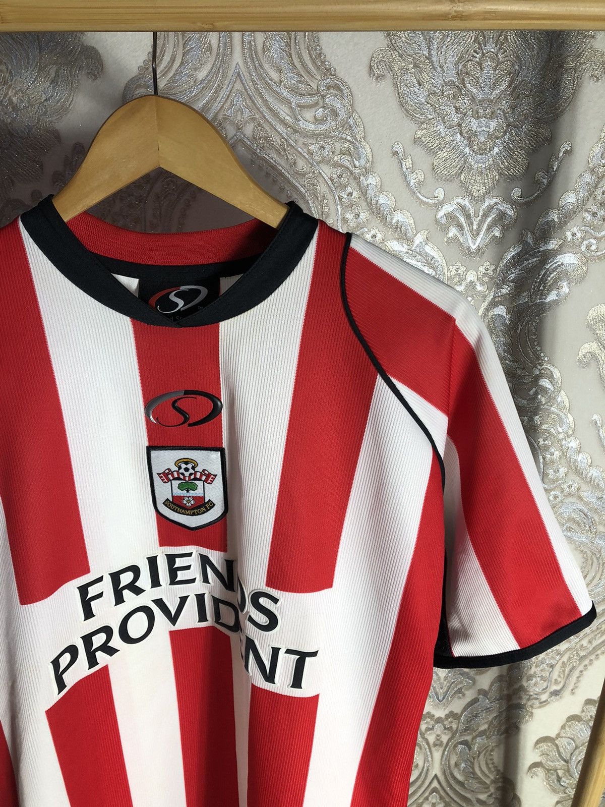 Vintage VERY RARE FC SOUTHAMPTON ENGLAND SOCCER JERSEY RETRO Y2K 90s Size US S / EU 44-46 / 1 - 2 Thumbnail