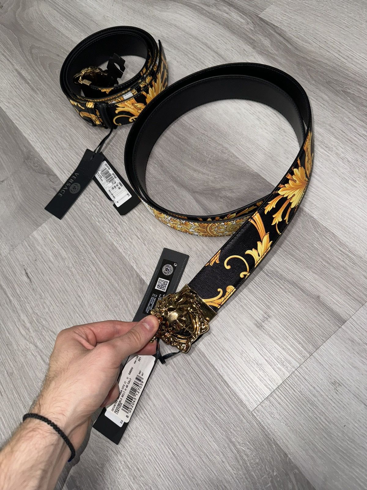 Reversible black & gold Versace belt Versace REVERSIBLE BELT - Belt - black/gold-coloured/black  main image 4