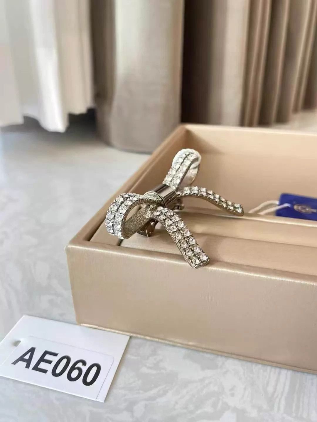 Miu Miu MIU MIU Crystal Hair Clip 6x4cm Excellent For Sale AE060 Size ONE SIZE - 6 Thumbnail