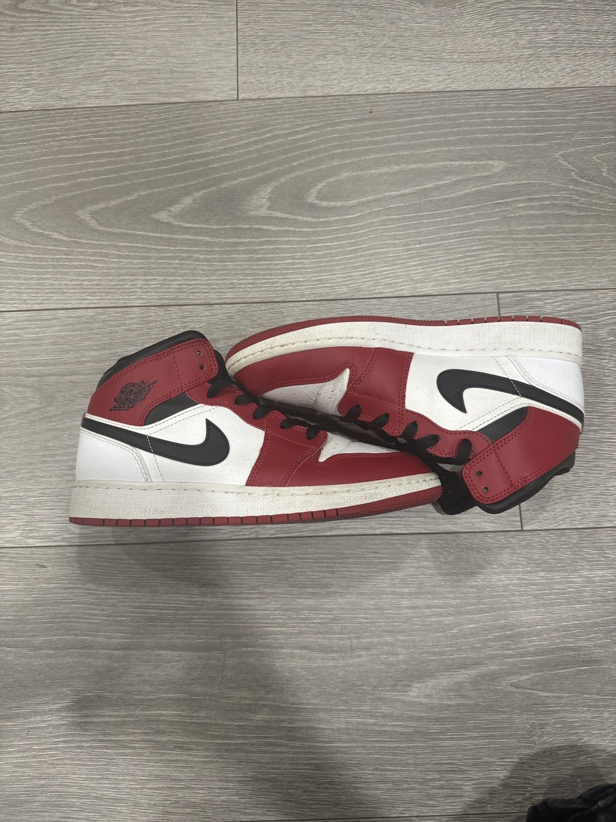 Jordan Brand Jordan 1 Mid Chicago White Toe Size US 6 / IT 36 - 1 Thumbnail