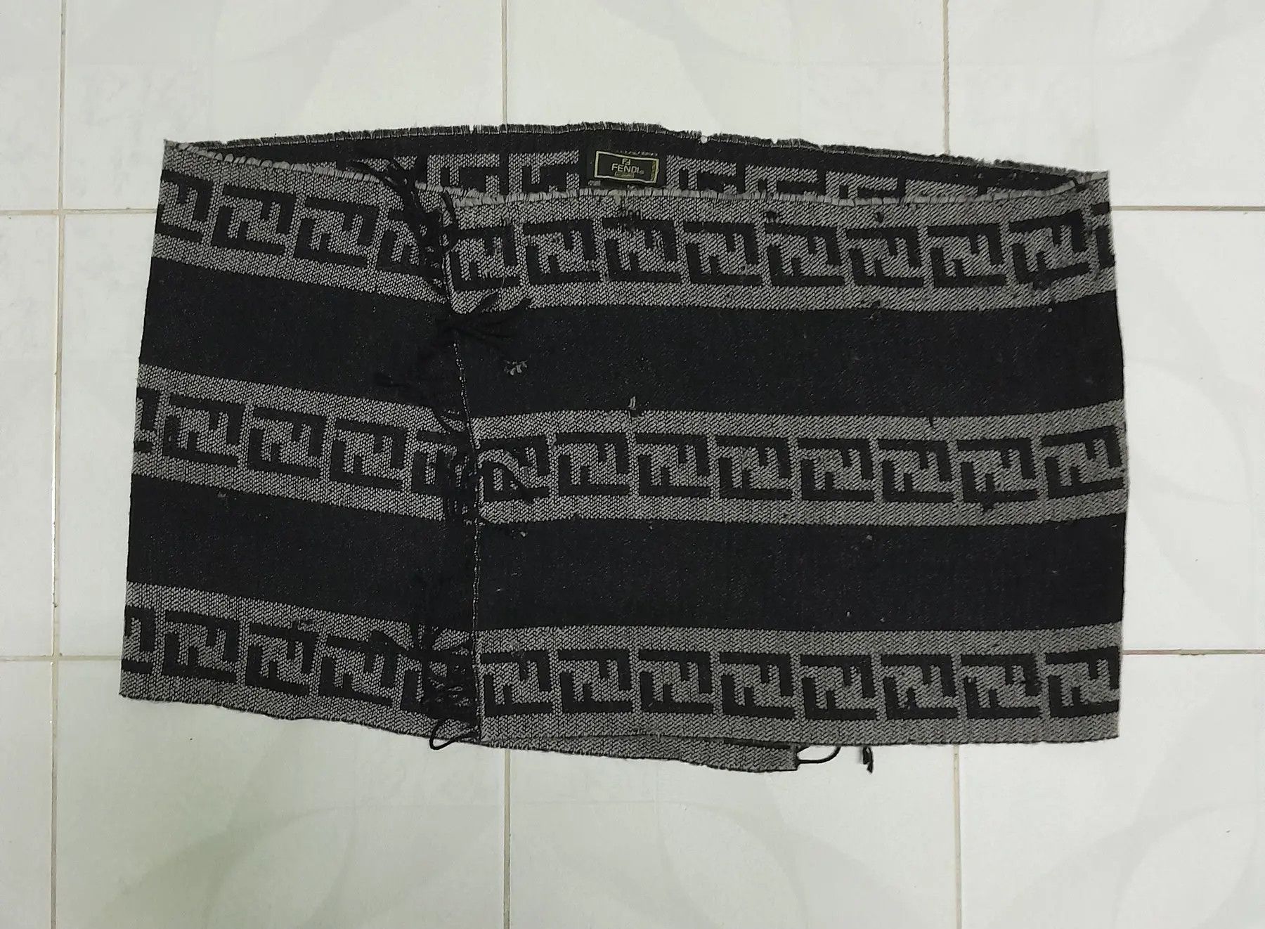 Fendi 💥FINAL DROP💥DISTRESSED VERY WORN FENDI UNISEX WOOL SCARVES Size ONE SIZE - 5 Thumbnail