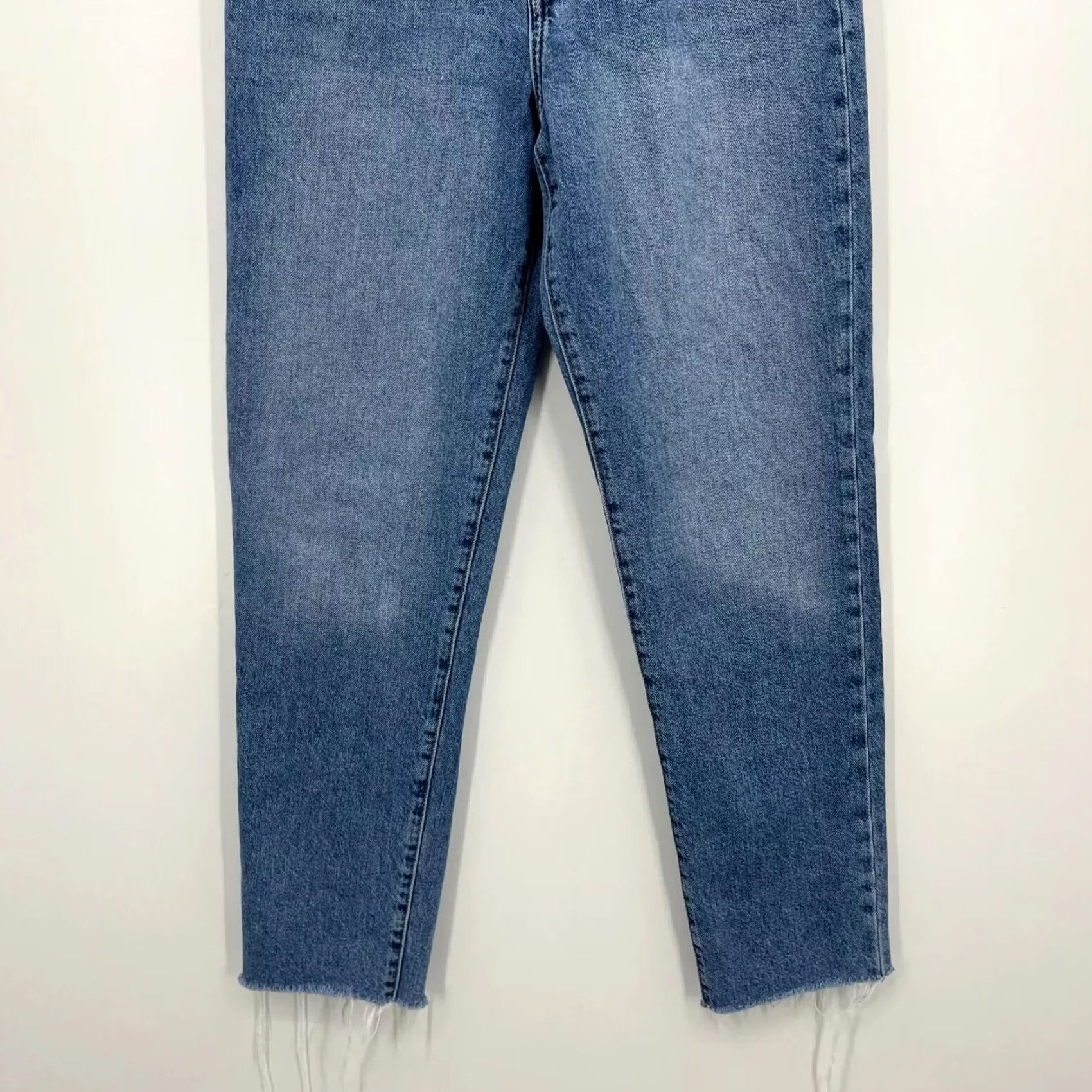 Forever 21 FOREVER 21 Jeans Women's 26 Blue High Rise Straight Fray Medium Wash (Regular) 5-Pocket Denim Size 26" / US 2 / IT 38 - 3 Thumbnail