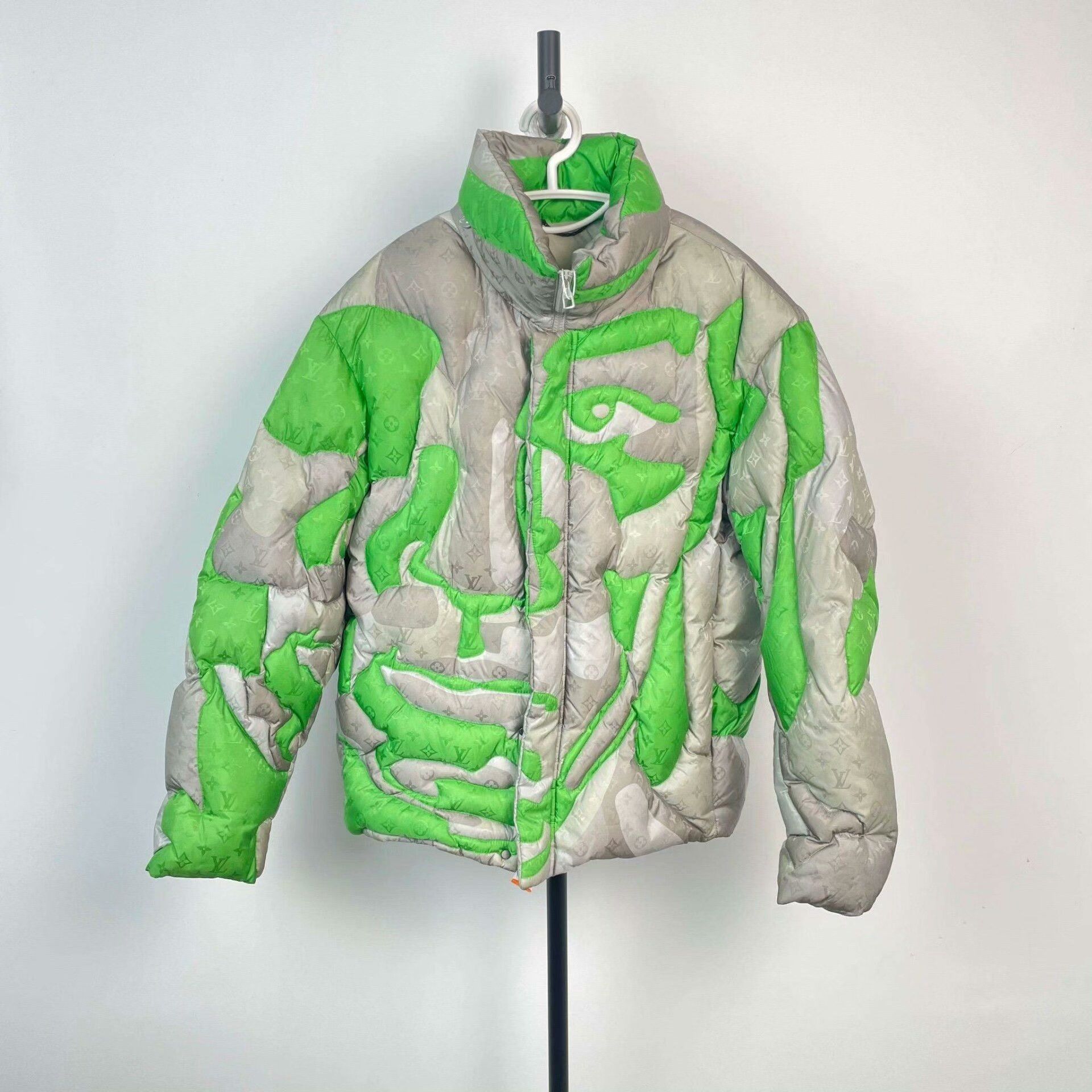 Louis Vuitton Louis Vuitton 23 Show Logo Print Hooded Down Jacket Size US M / EU 48-50 / 2 - 1 Thumbnail