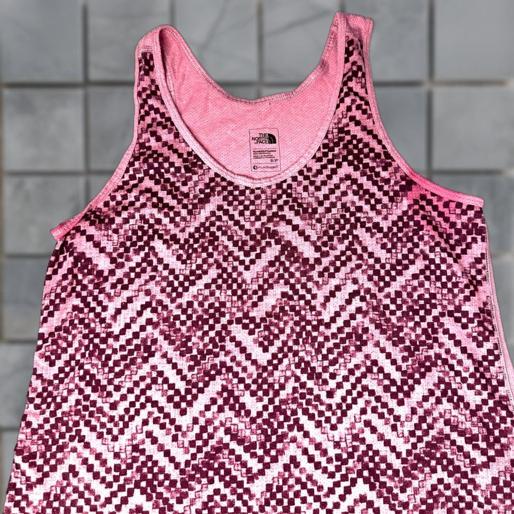 The North Face The North Face Womens Tank Top S Pink Chevron FlashDry Cotton Blend Sleeveless Basic Activewear Casual Pullover Machine Washable Regular Fit Size S / US 4 / IT 40 - 1 Thumbnail